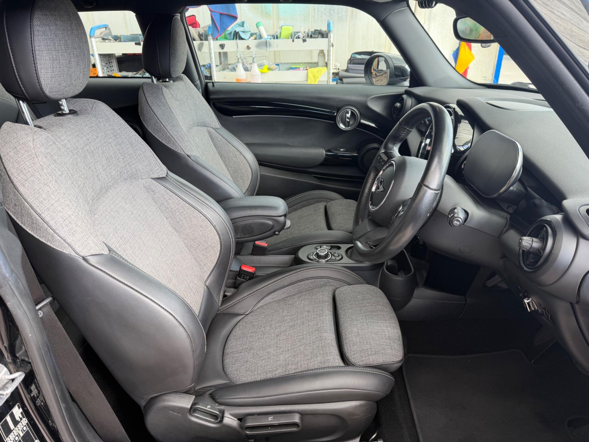 Mini Hatch view 16
