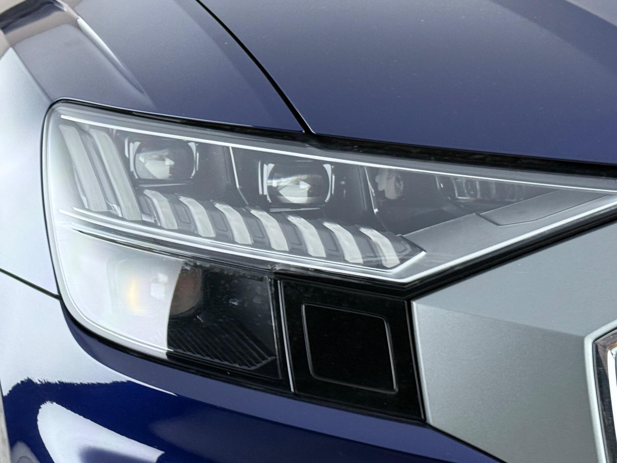 Audi Q8 view 13