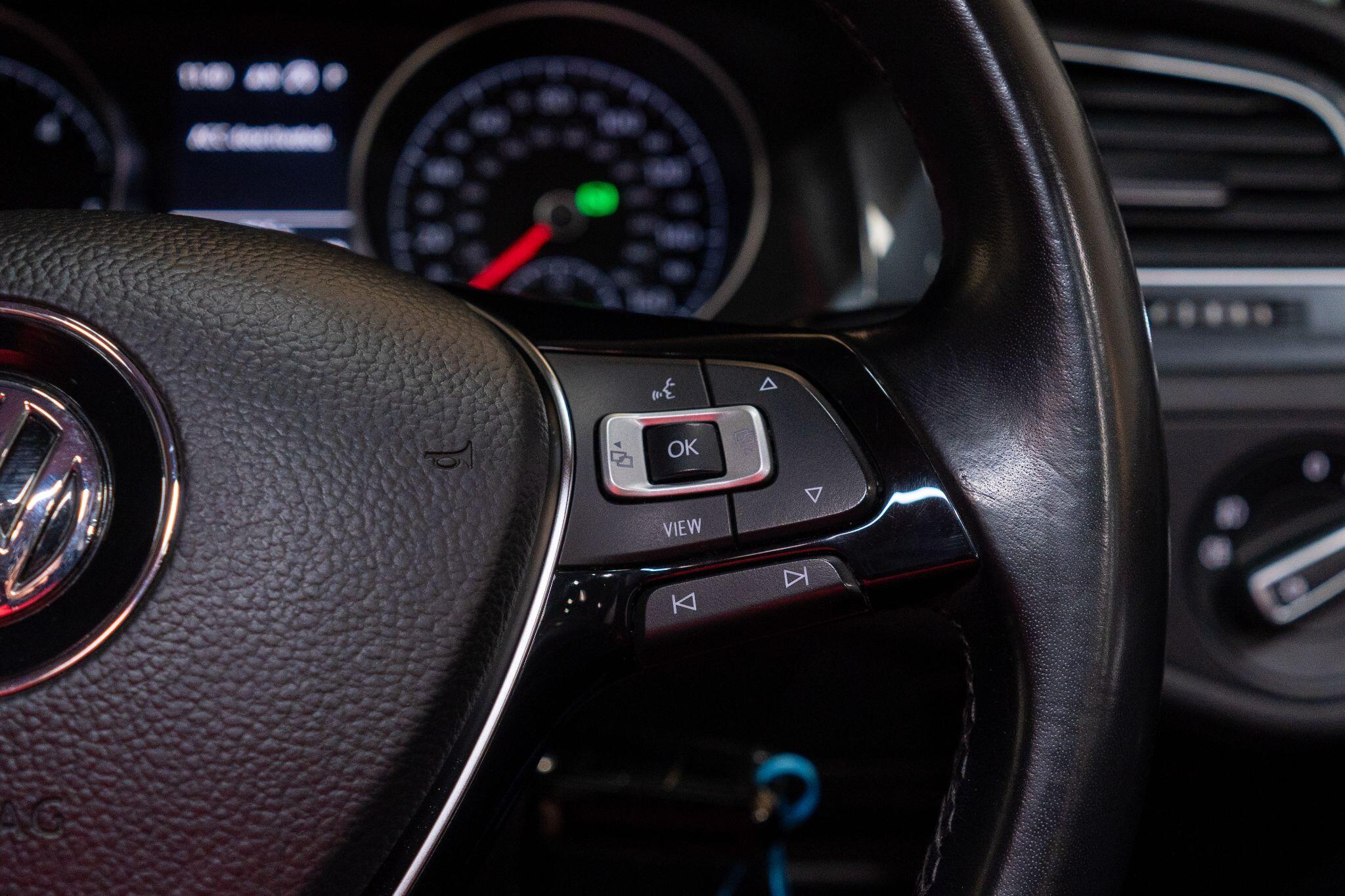 Volkswagen Golf view 18