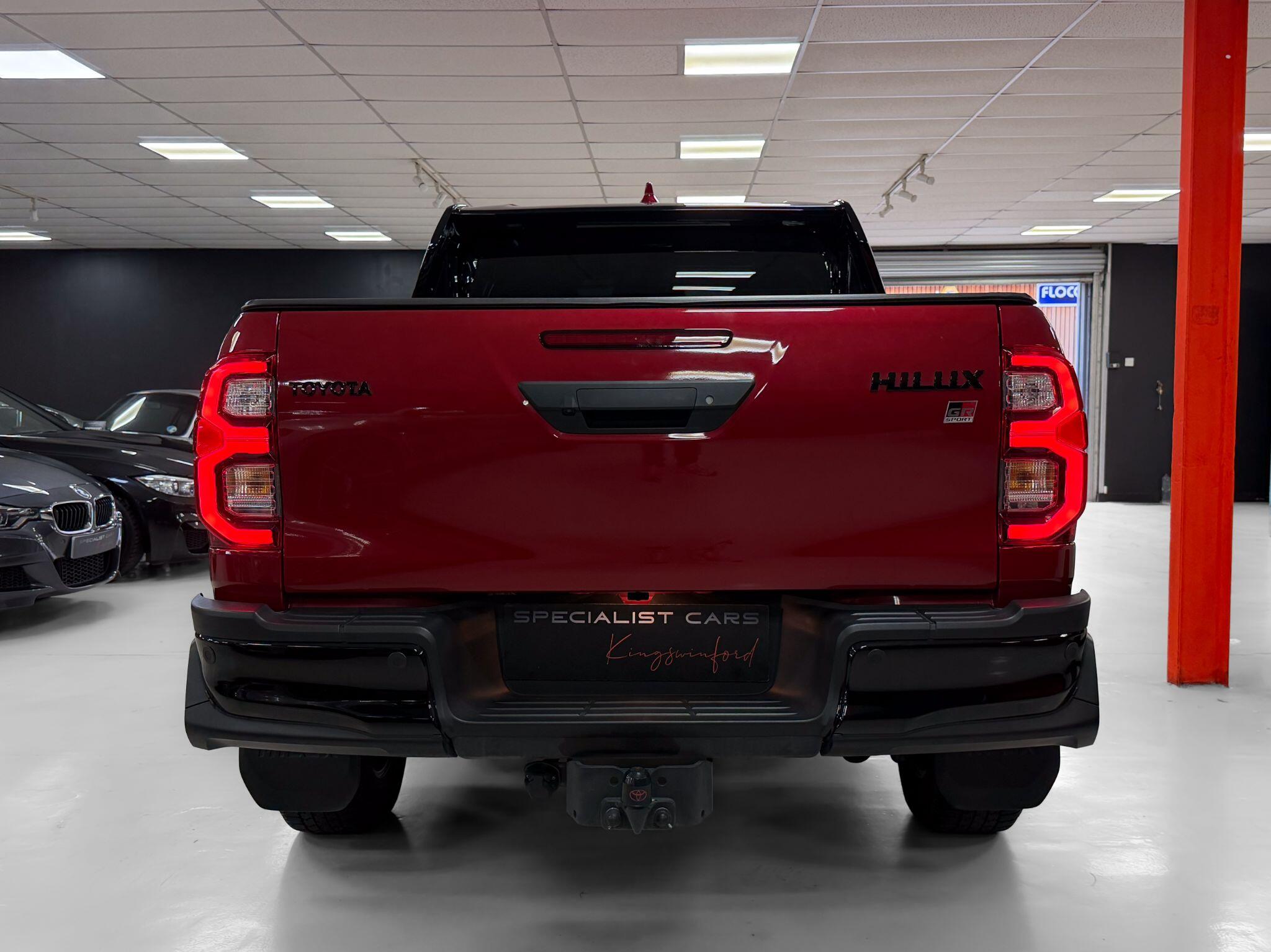 Toyota Hilux view 15