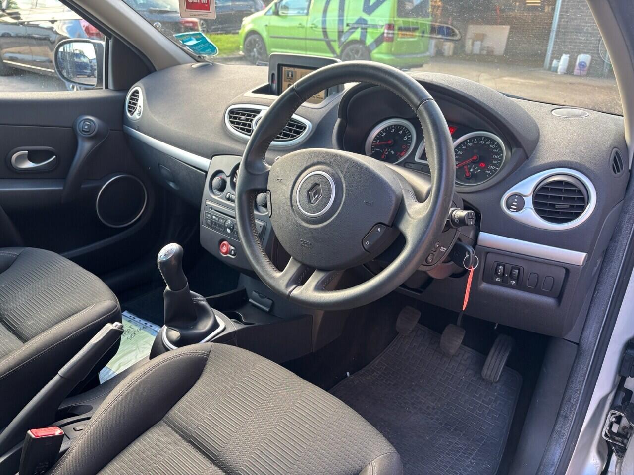 Renault Clio view 9