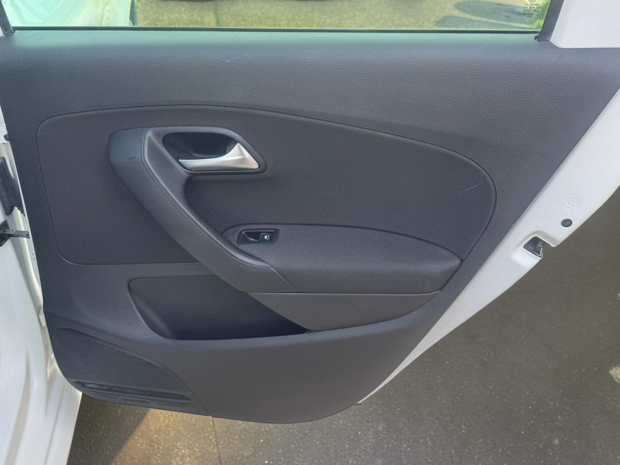 Volkswagen Polo view 25