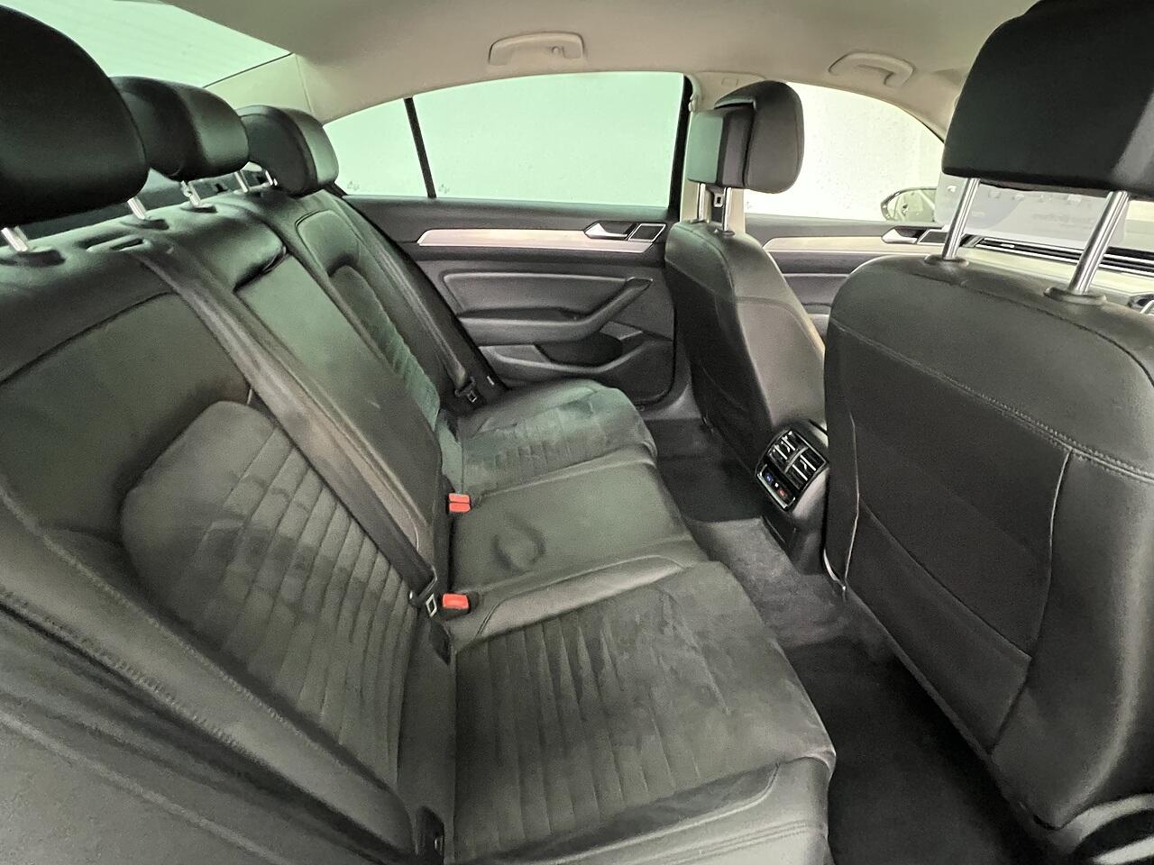 Volkswagen Passat view 15