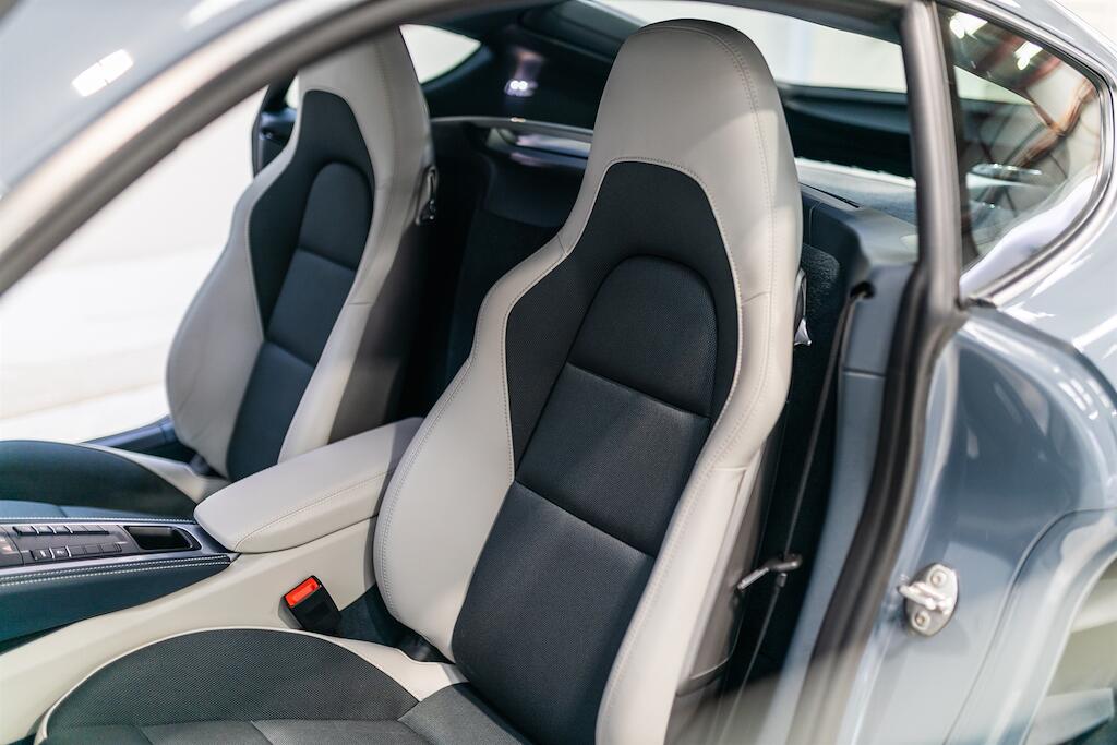 Porsche Cayman view 28