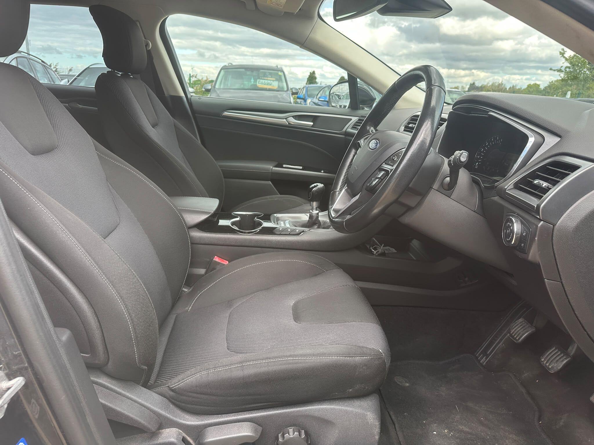 Ford Mondeo view 7