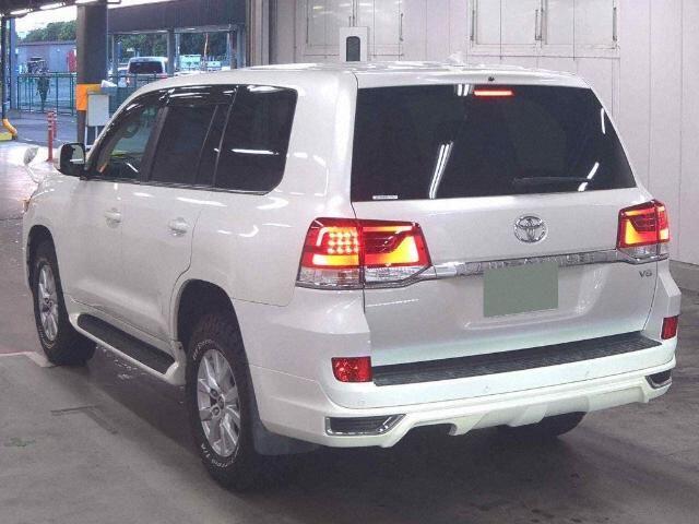 Toyota Land Cruiser view 3