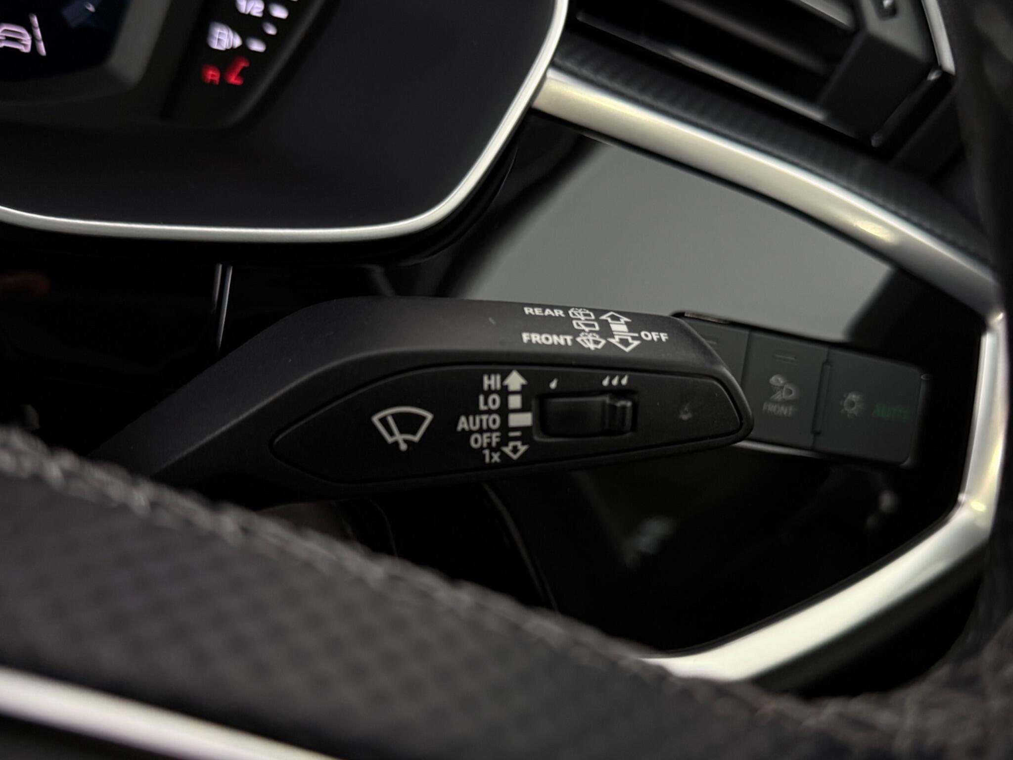 Audi Q3 view 19