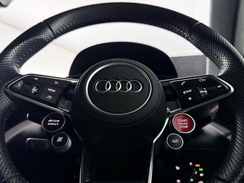 Audi R8 view 20