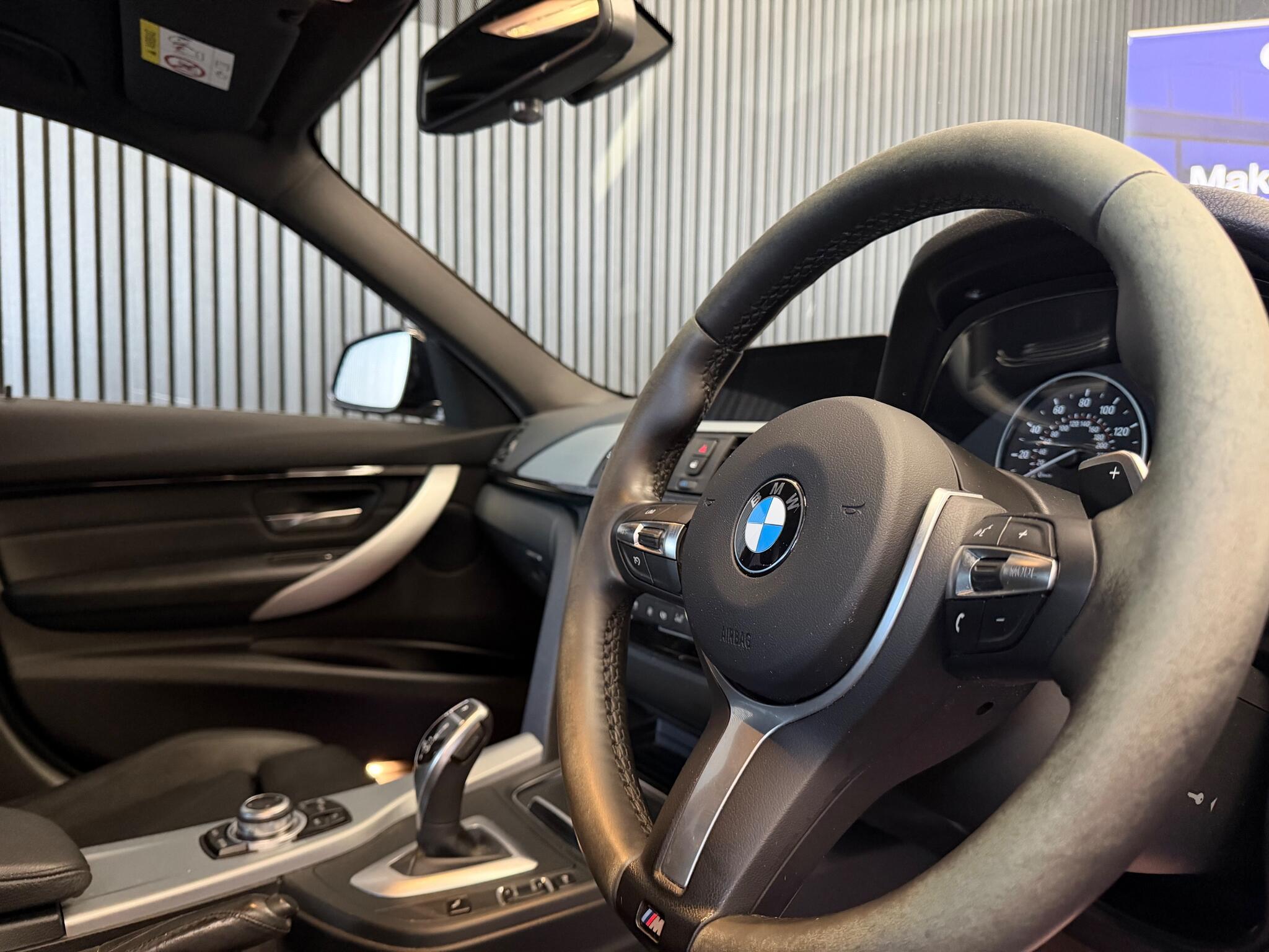 BMW 3 Series view 23