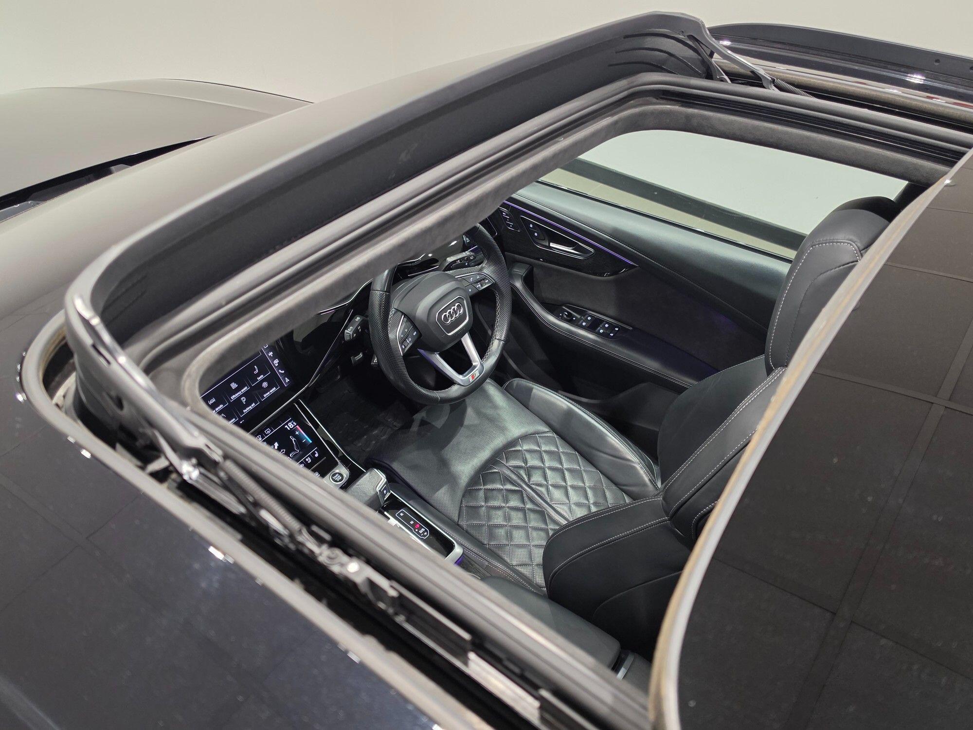 Audi Q8 view 59