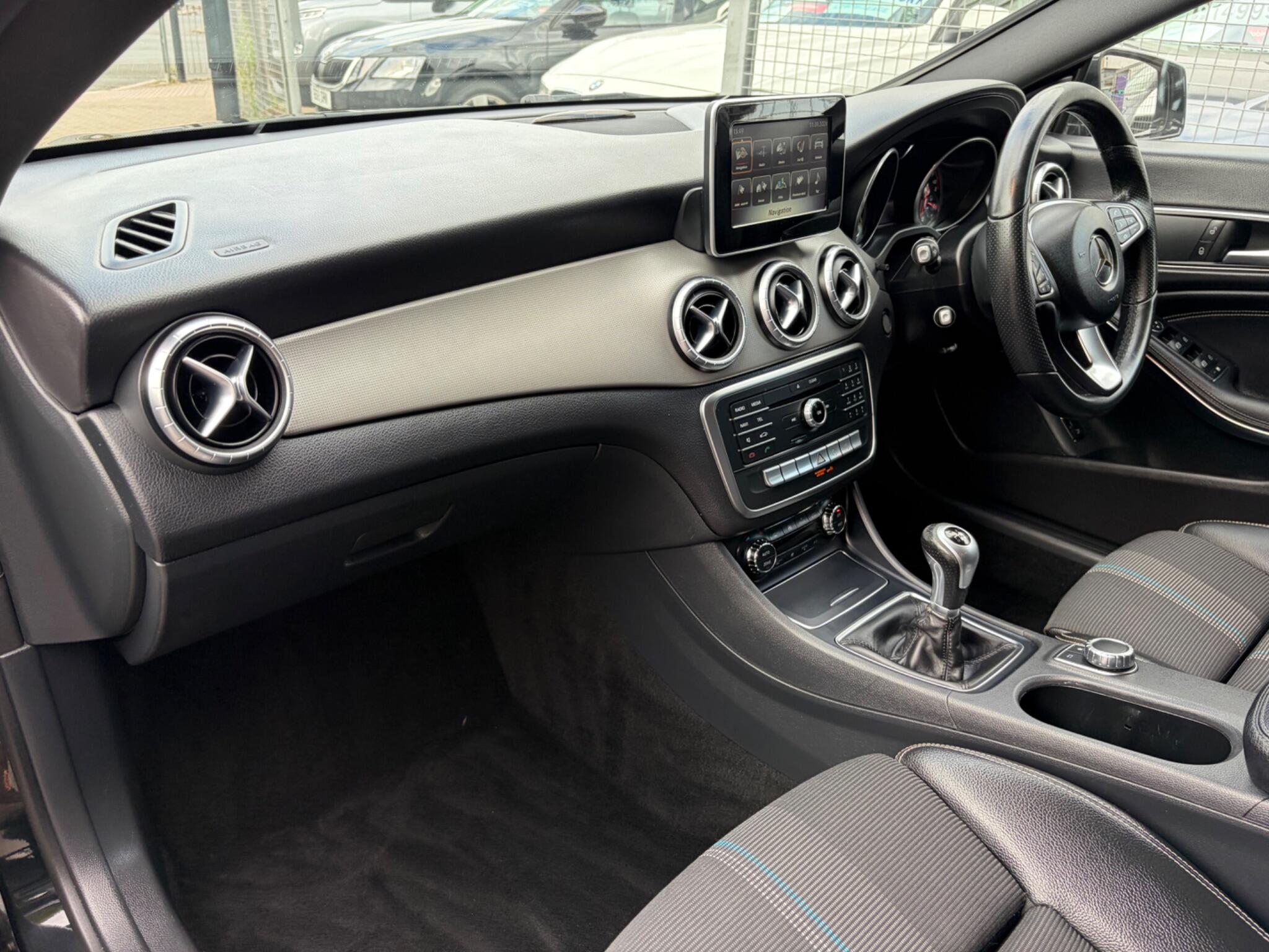 Mercedes-Benz Cla view 80