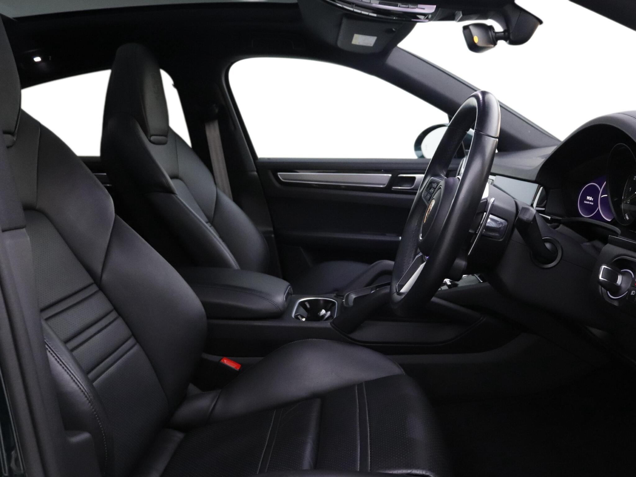 Porsche Cayenne view 10
