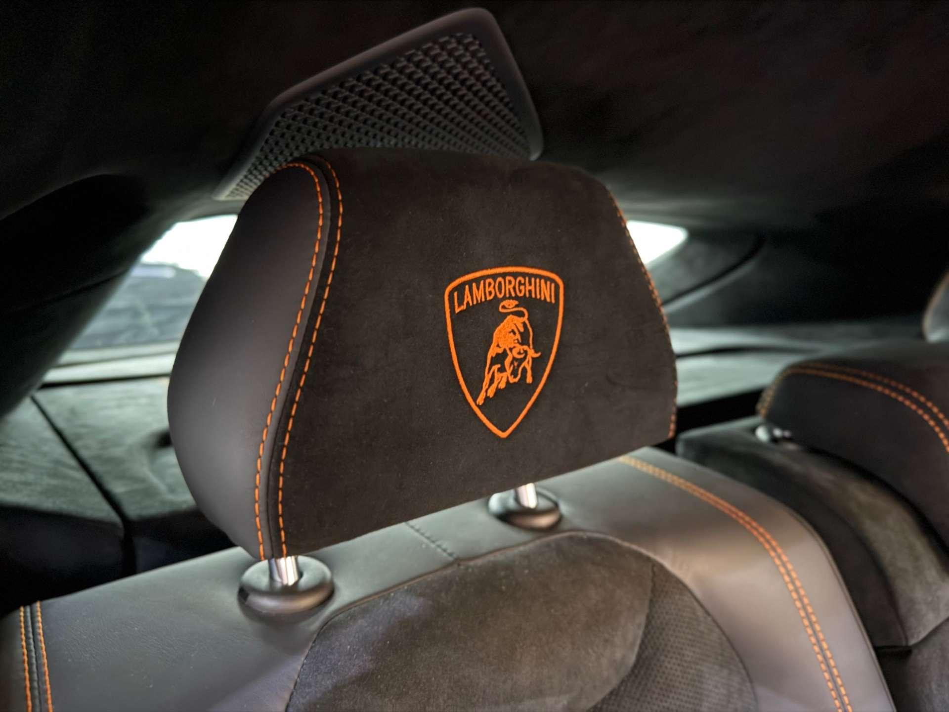 Lamborghini Urus view 73