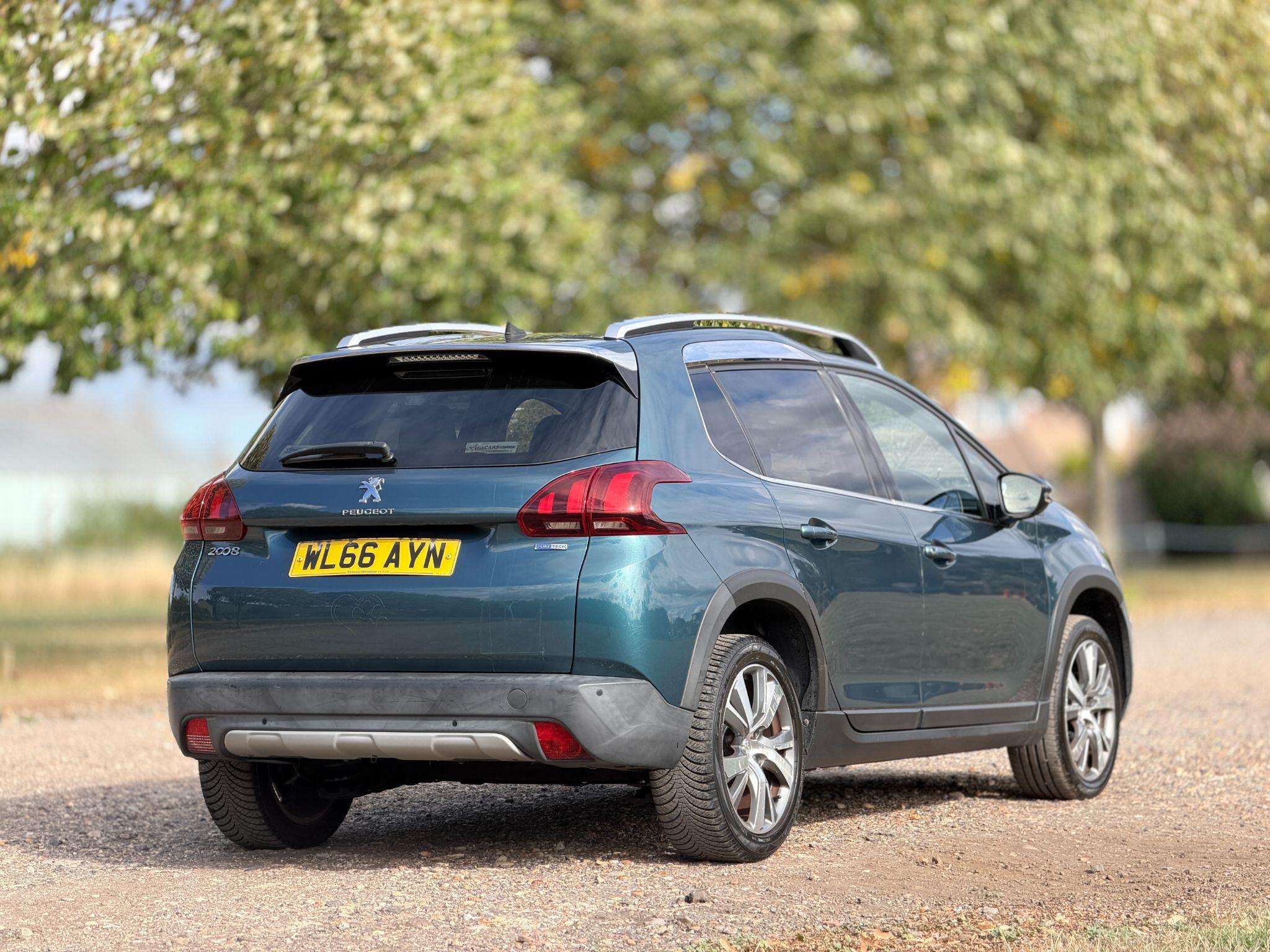 Peugeot 2008 view 8