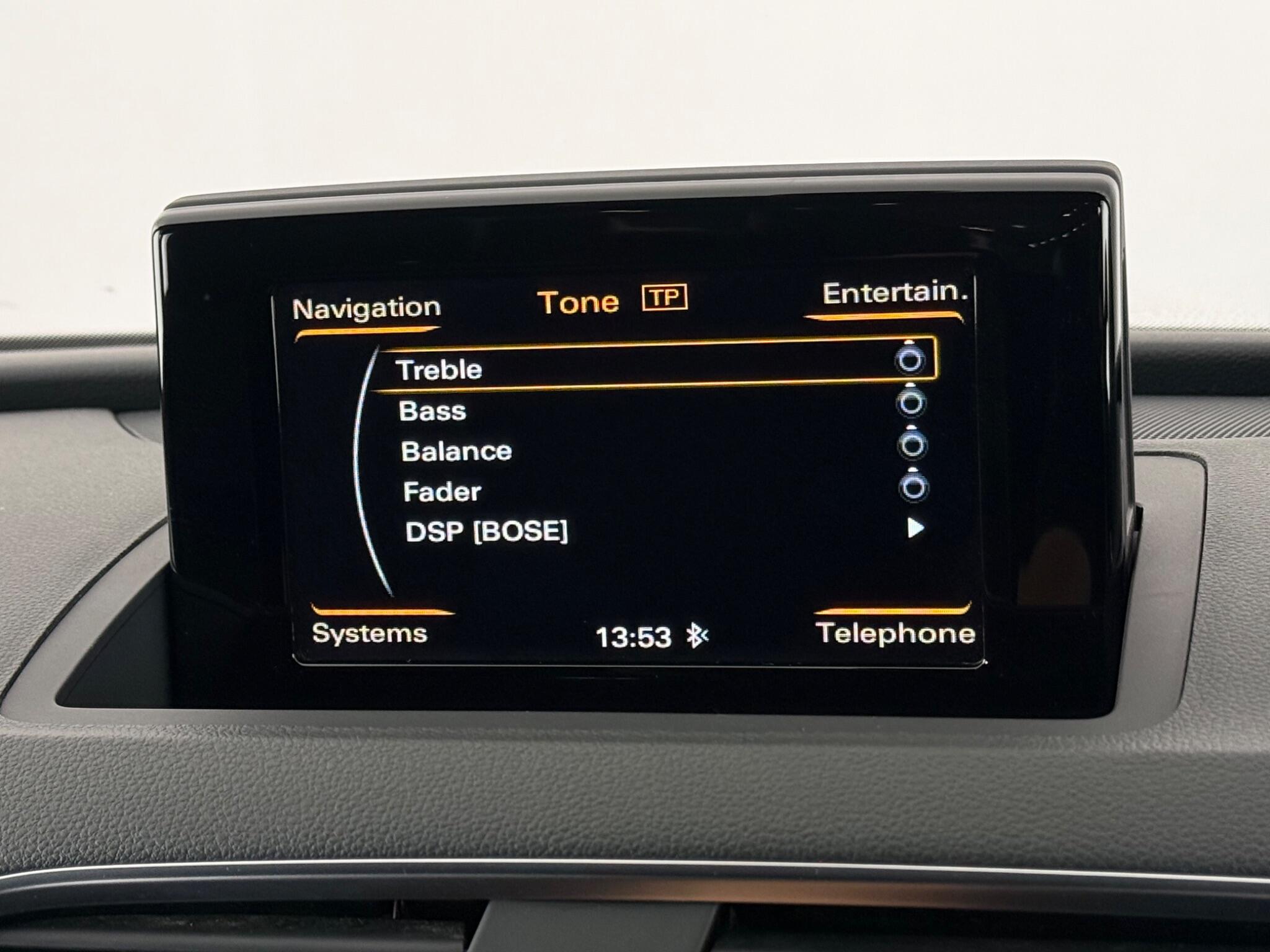 Audi Q3 view 25