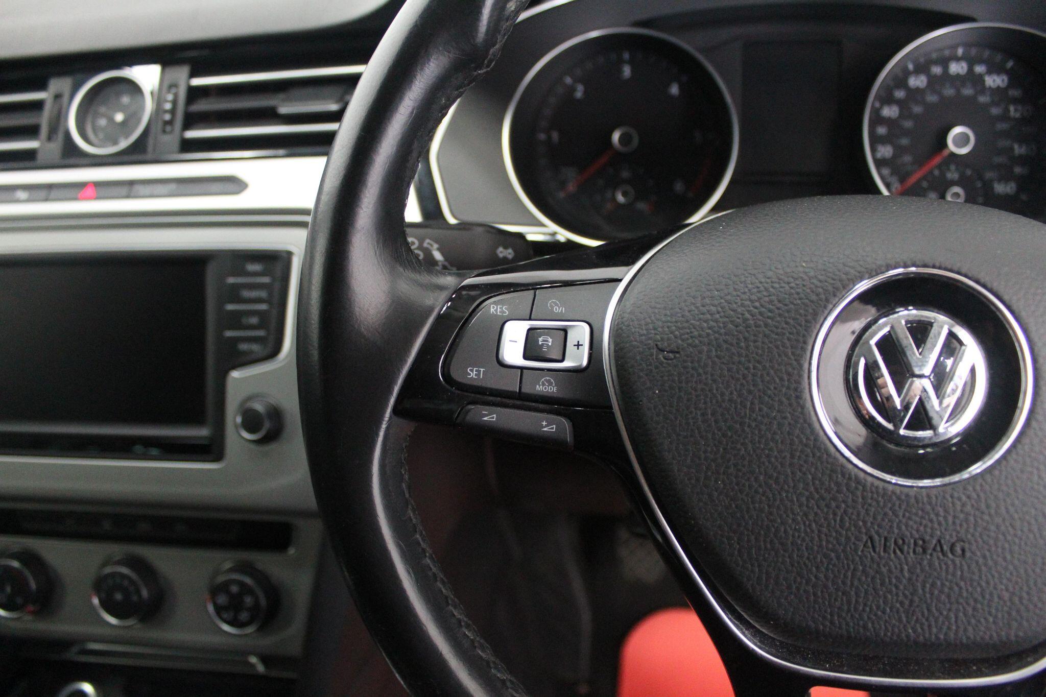 Volkswagen Passat view 43