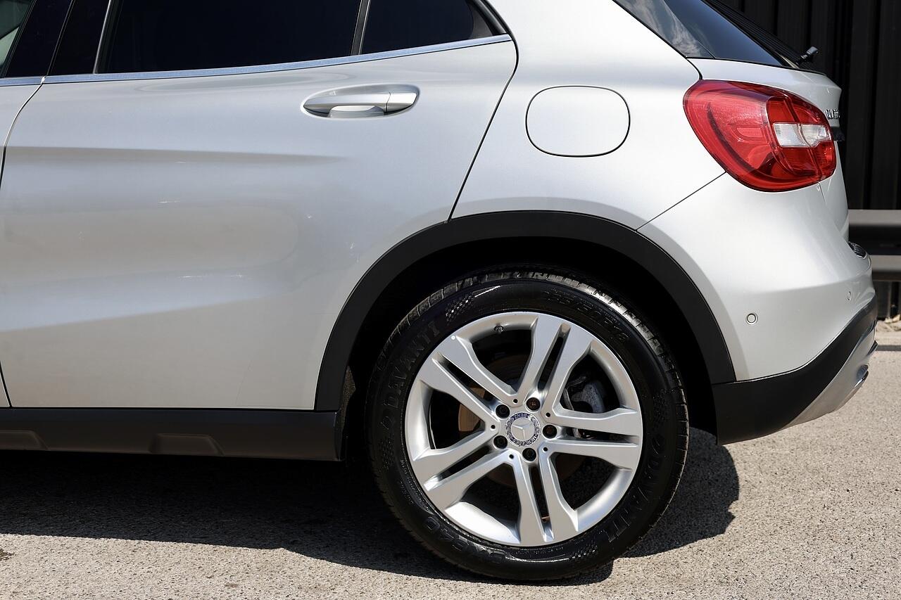 Mercedes-Benz Gla view 28