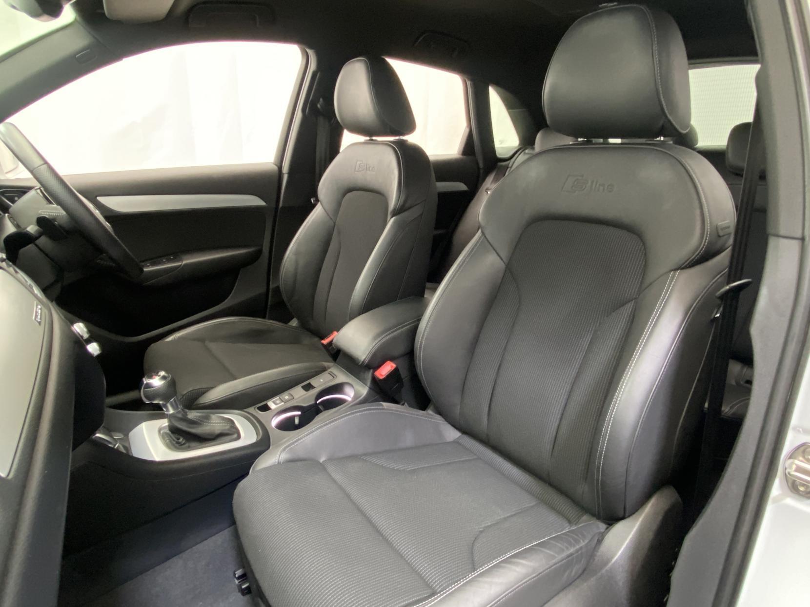 Audi Q3 view 32