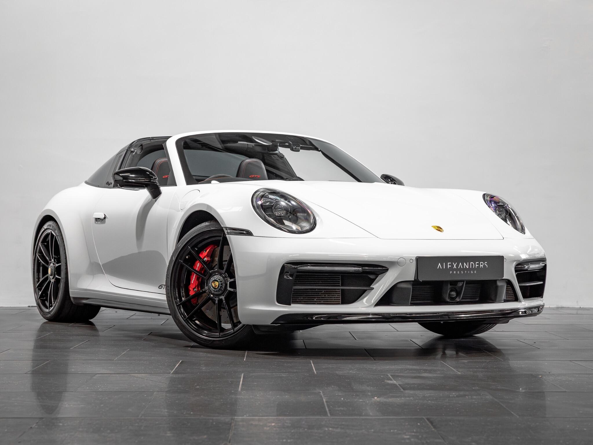 Porsche 911 view 6