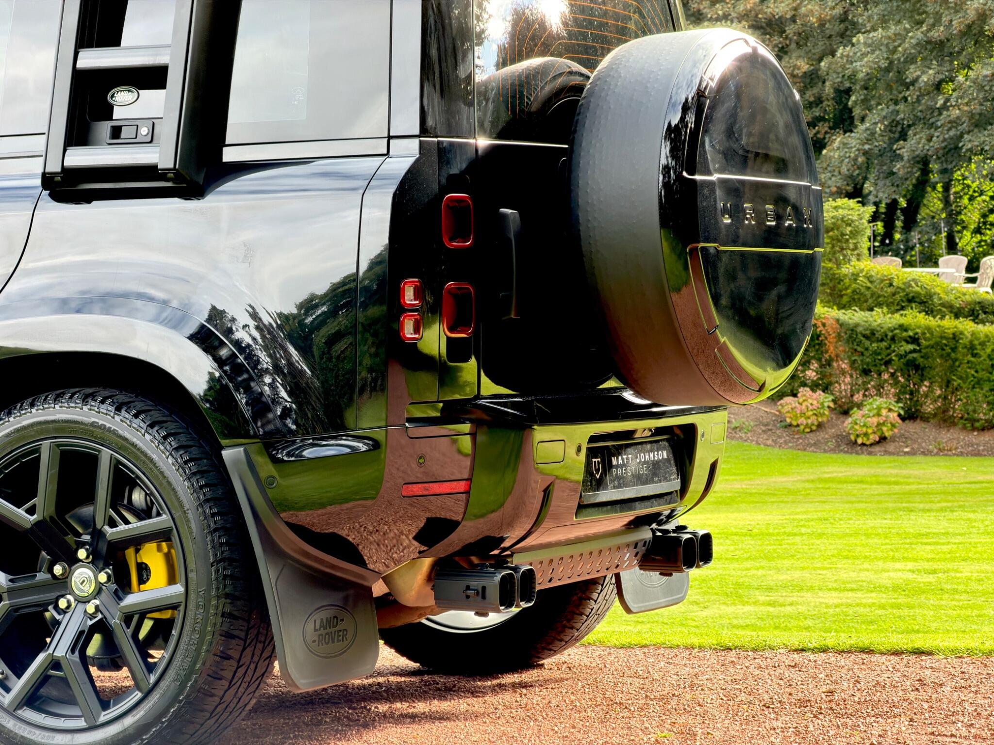 Land Rover Defender 110 view 20