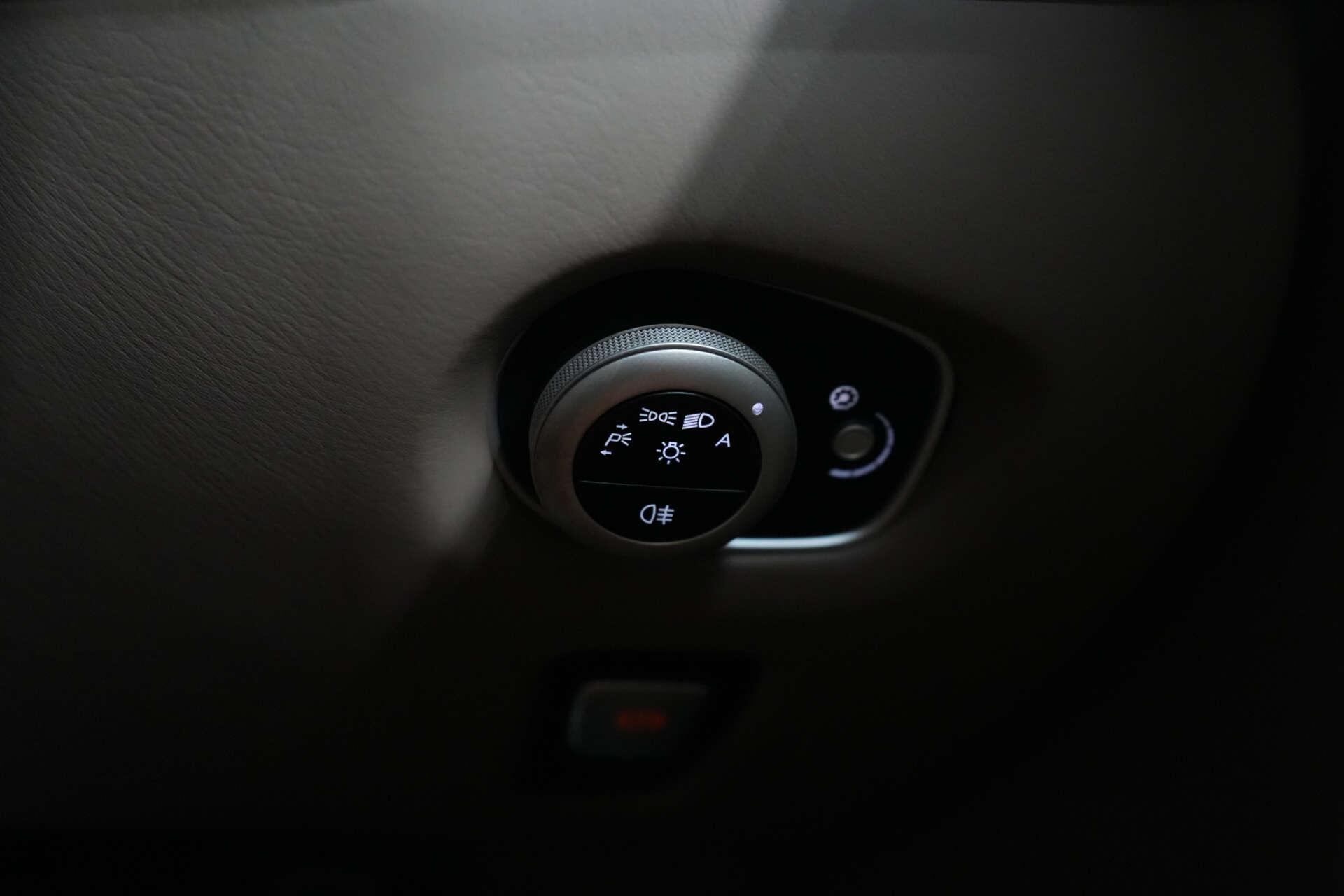 Aston Martin Vantage view 43