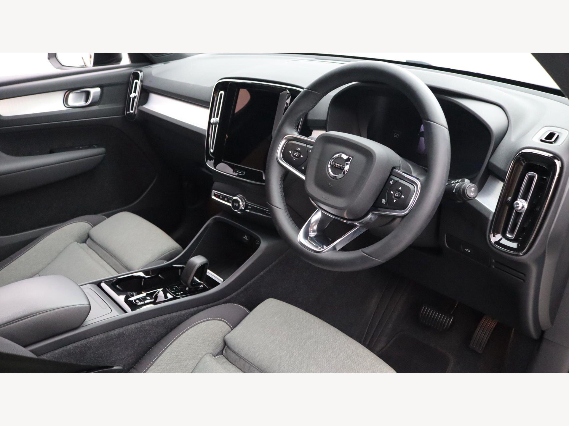 Volvo XC40 view 5