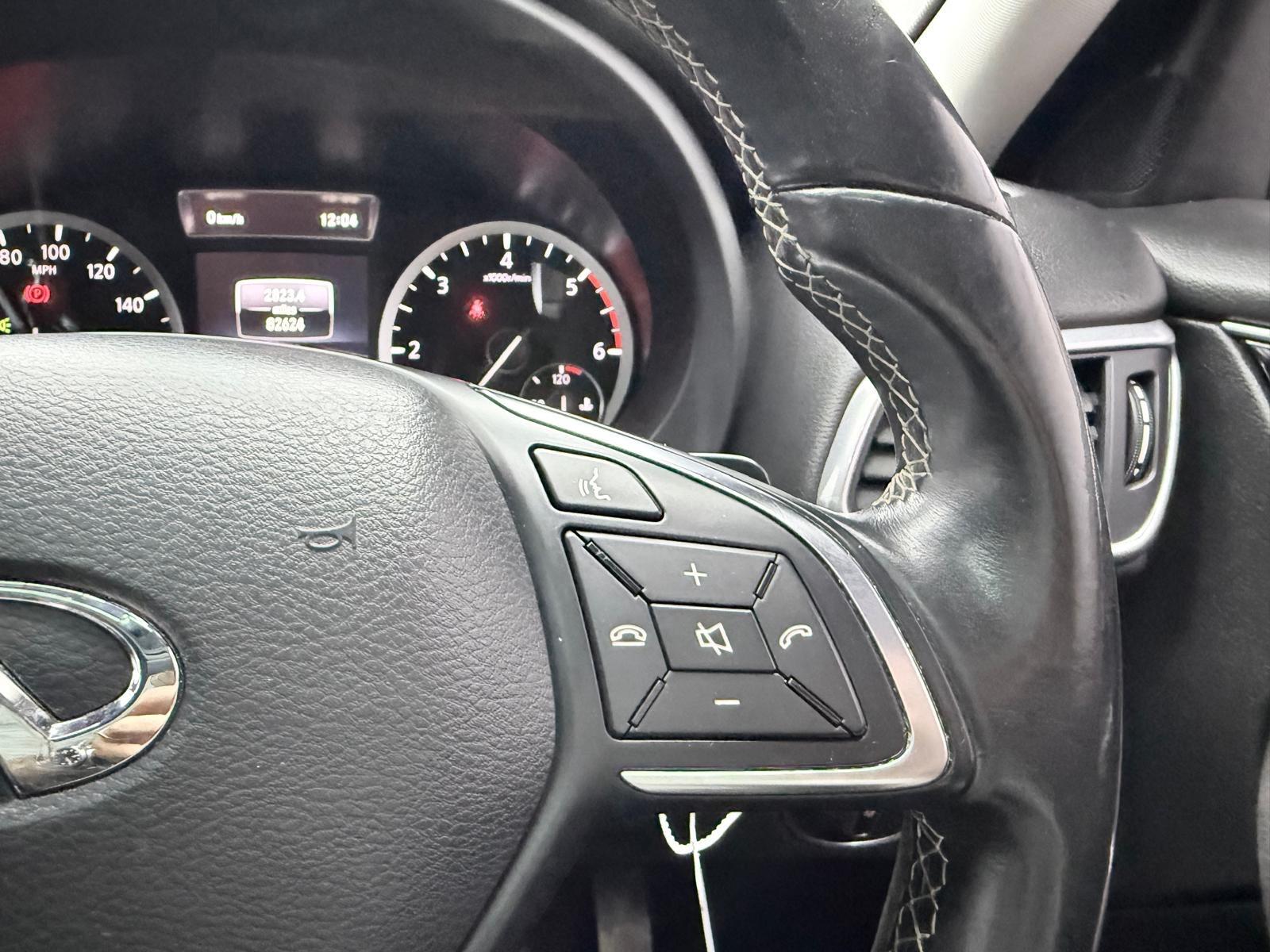 Infiniti Q30 view 13