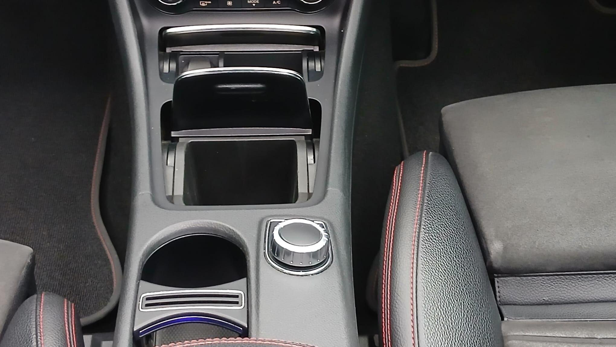 Mercedes-Benz Gla view 64