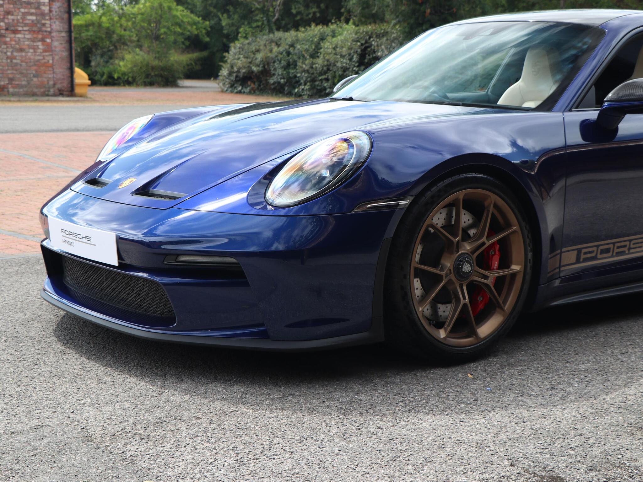 Porsche 911 view 28
