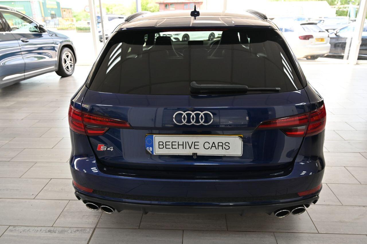 Audi S4 Avant view 9