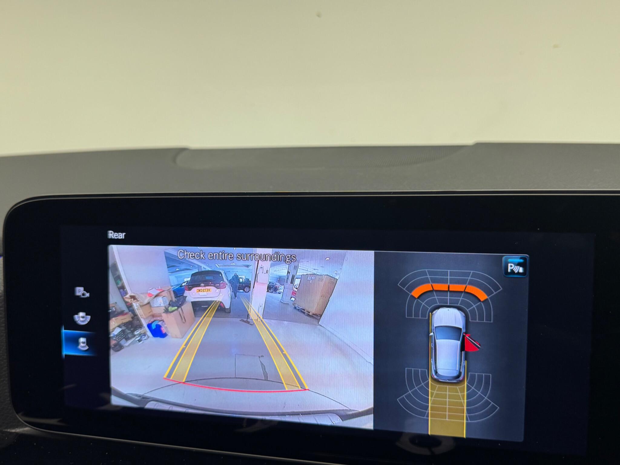 Mercedes-Benz Gla view 12