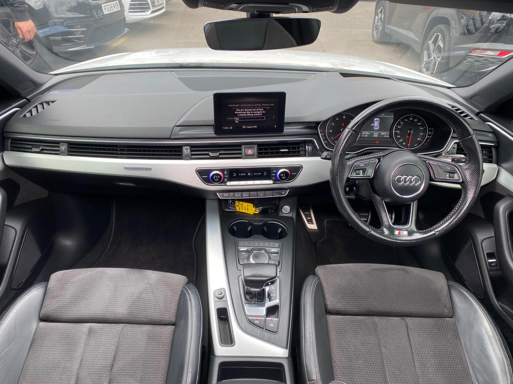 Audi A4 Avant view 18