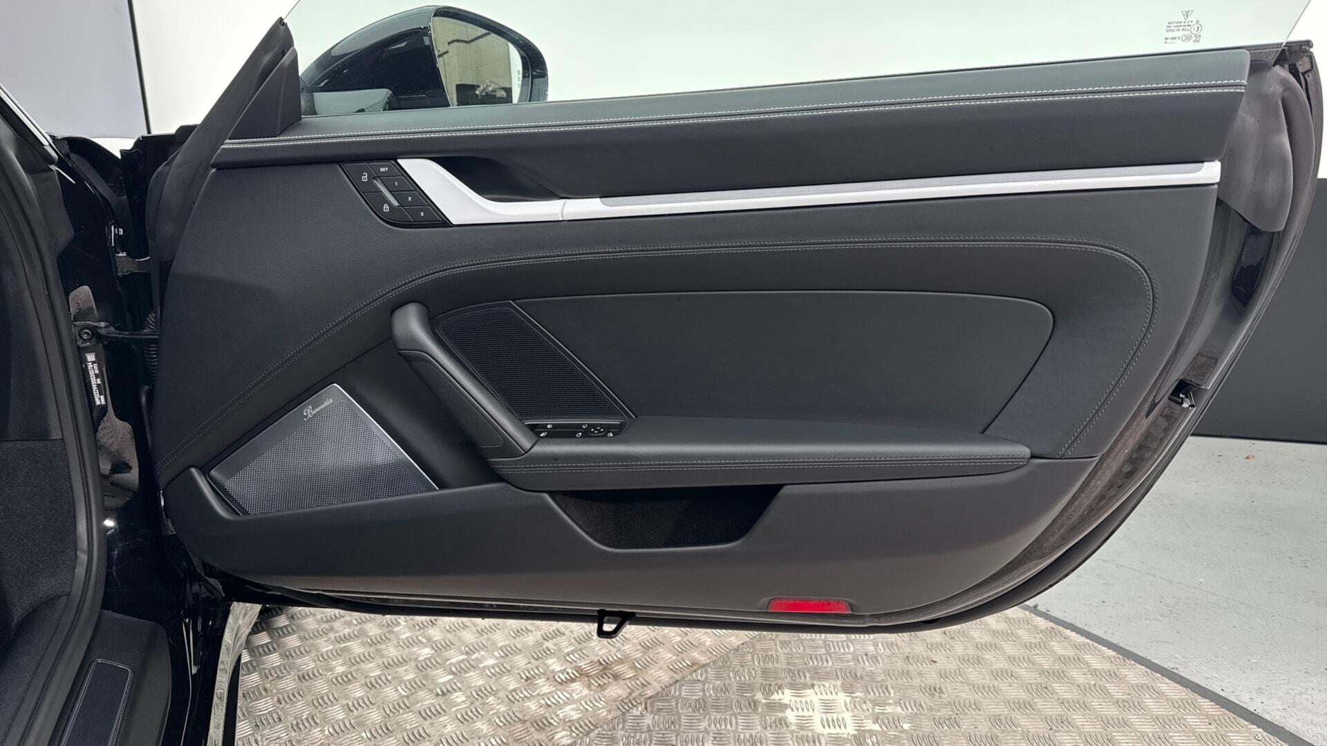 Porsche 911 view 20