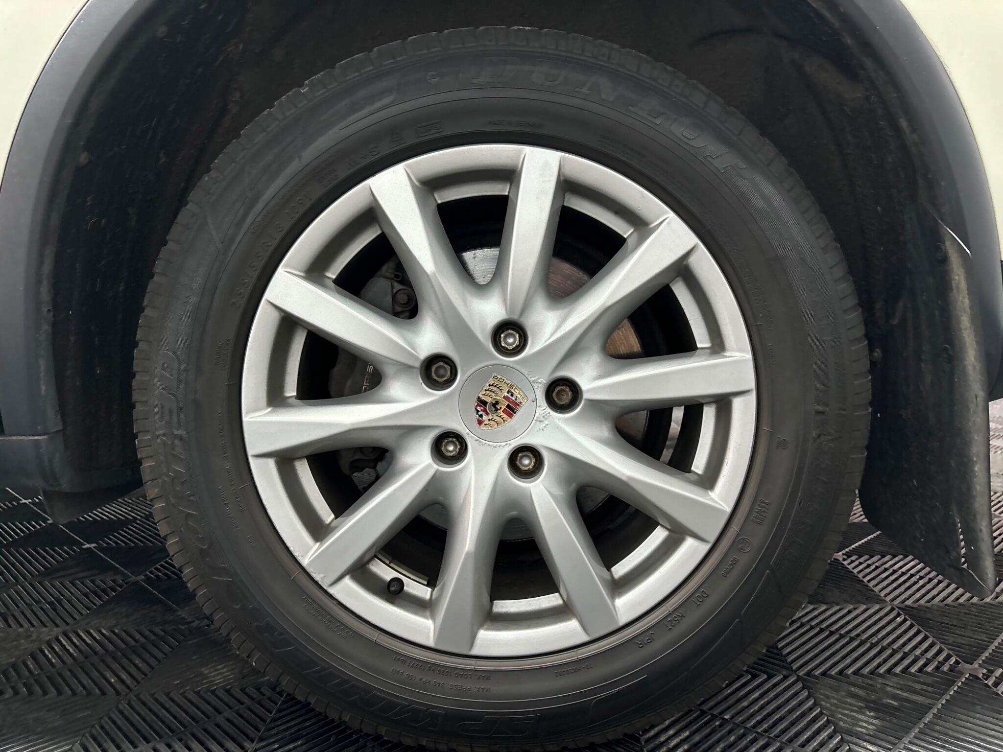 Porsche Cayenne view 30