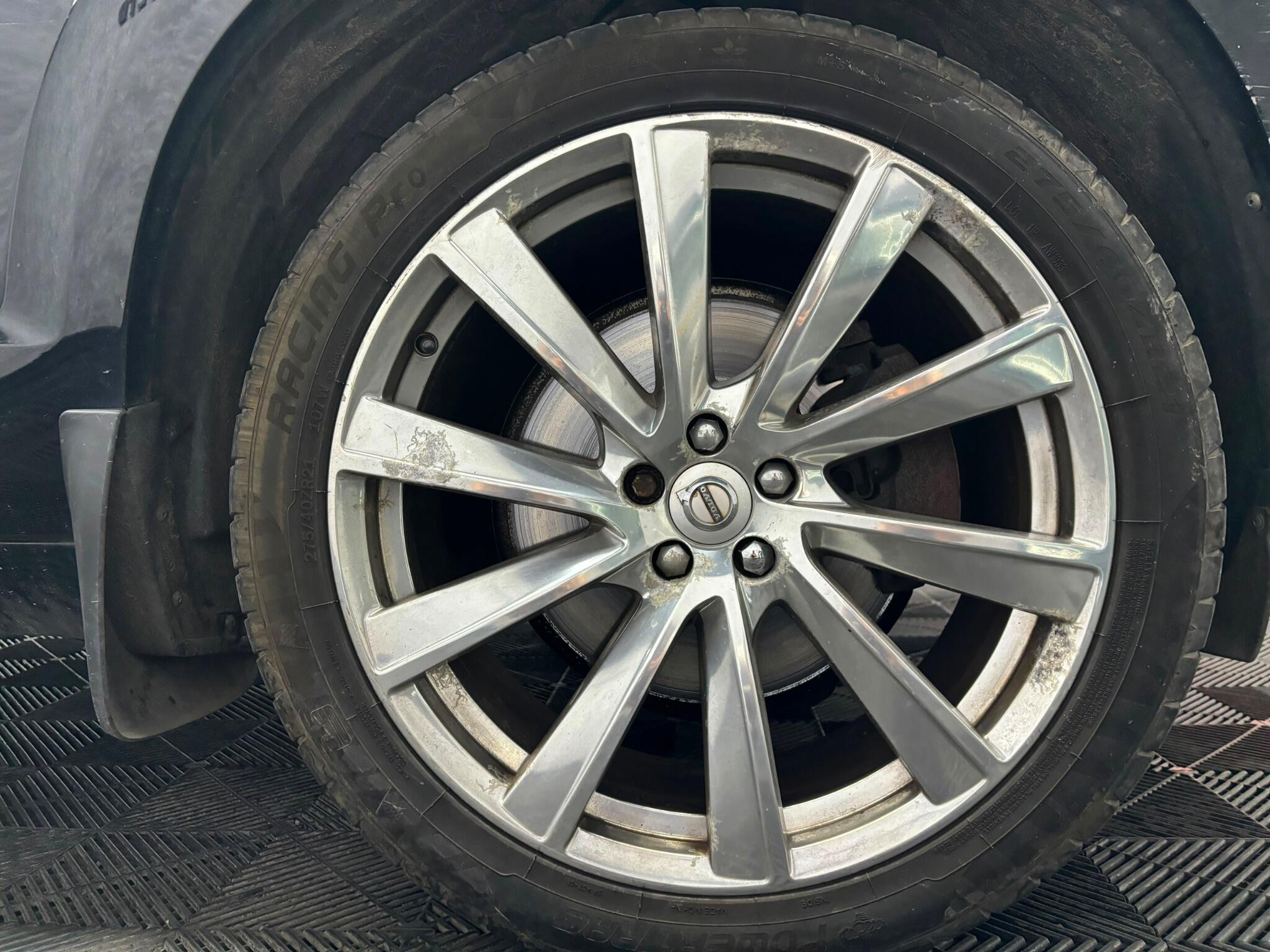 Volvo XC90 view 24