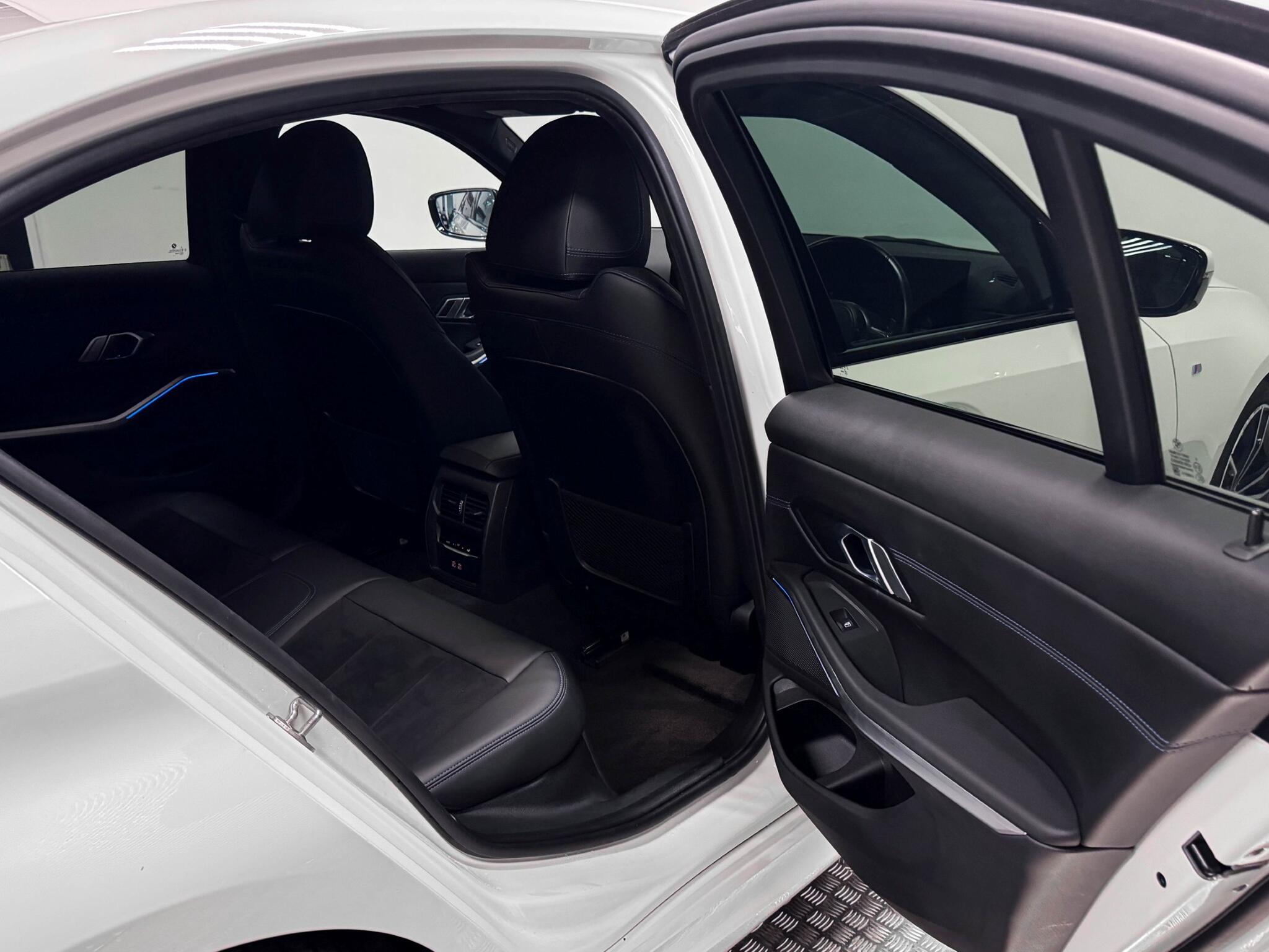 BMW 3 Series view 7