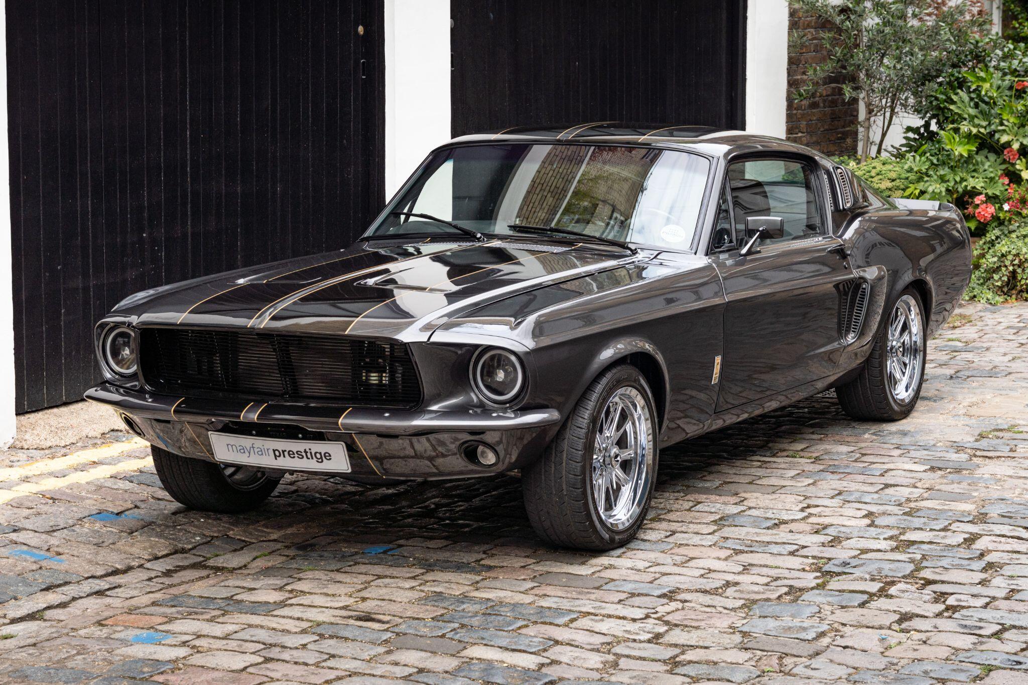 Ford Mustang view 3