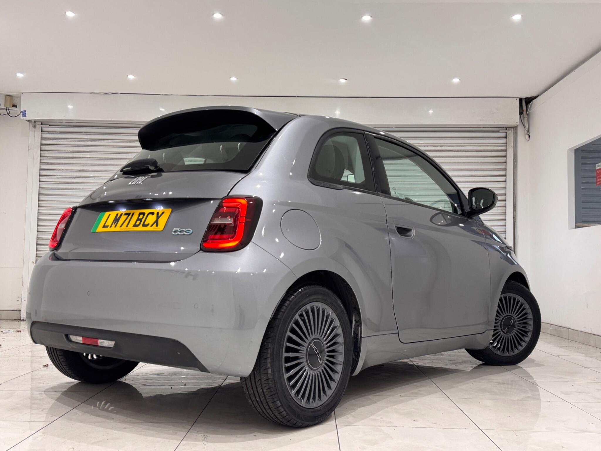Fiat 500E view 3