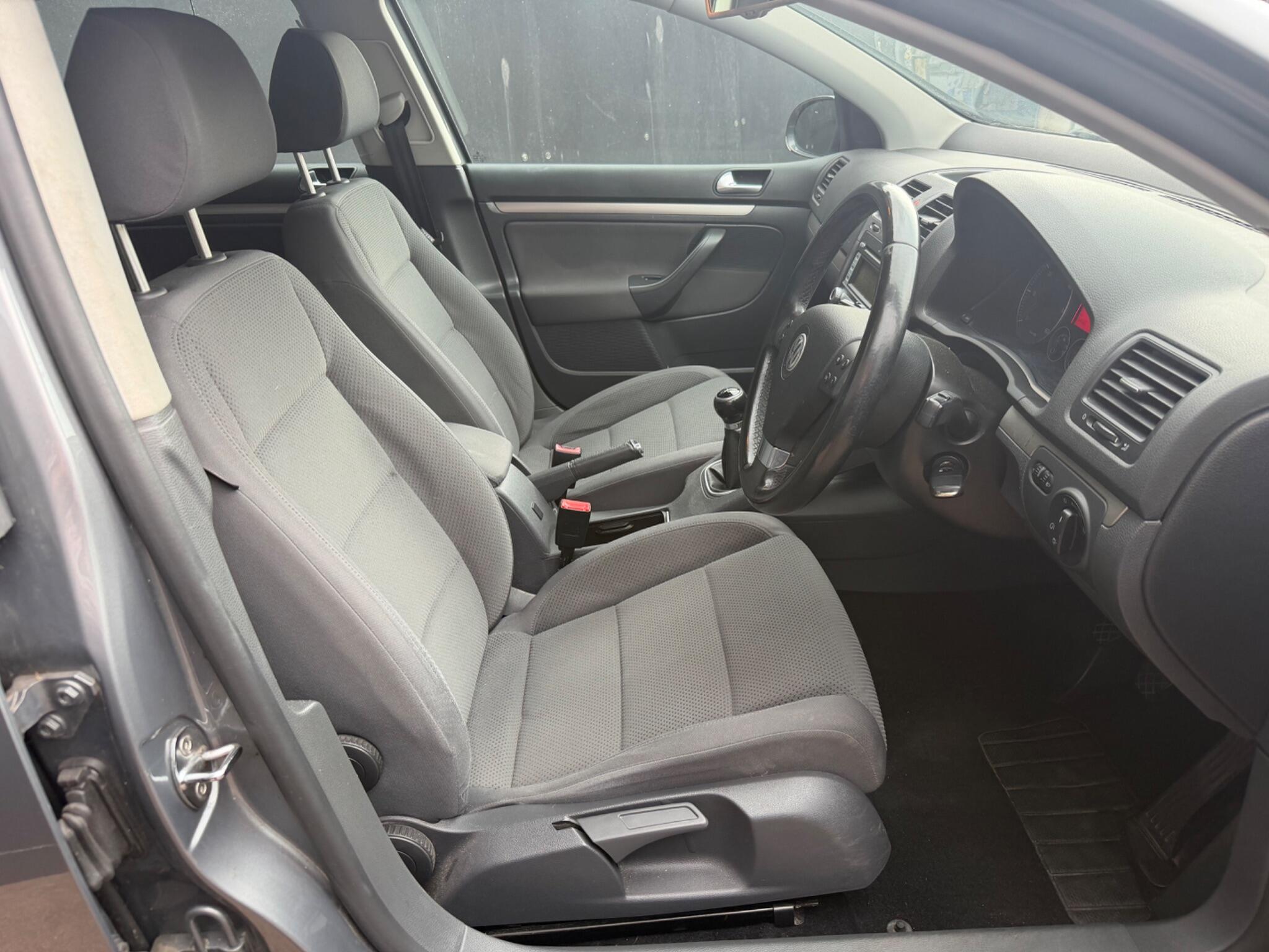 Volkswagen Golf view 4