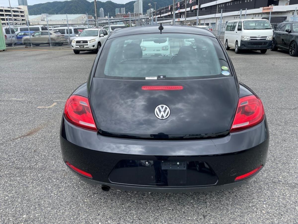 Volkswagen Beetle view 6
