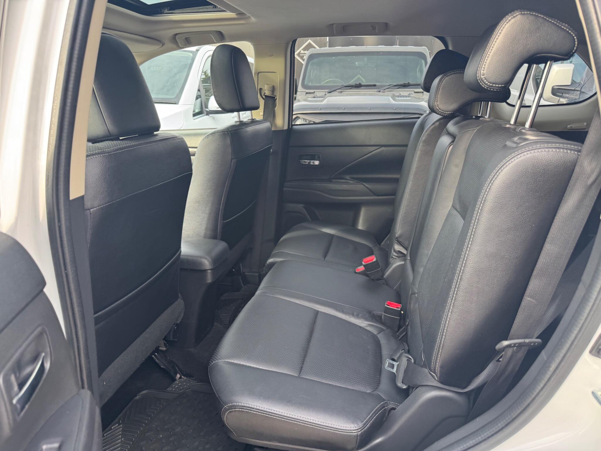 Mitsubishi Outlander view 20