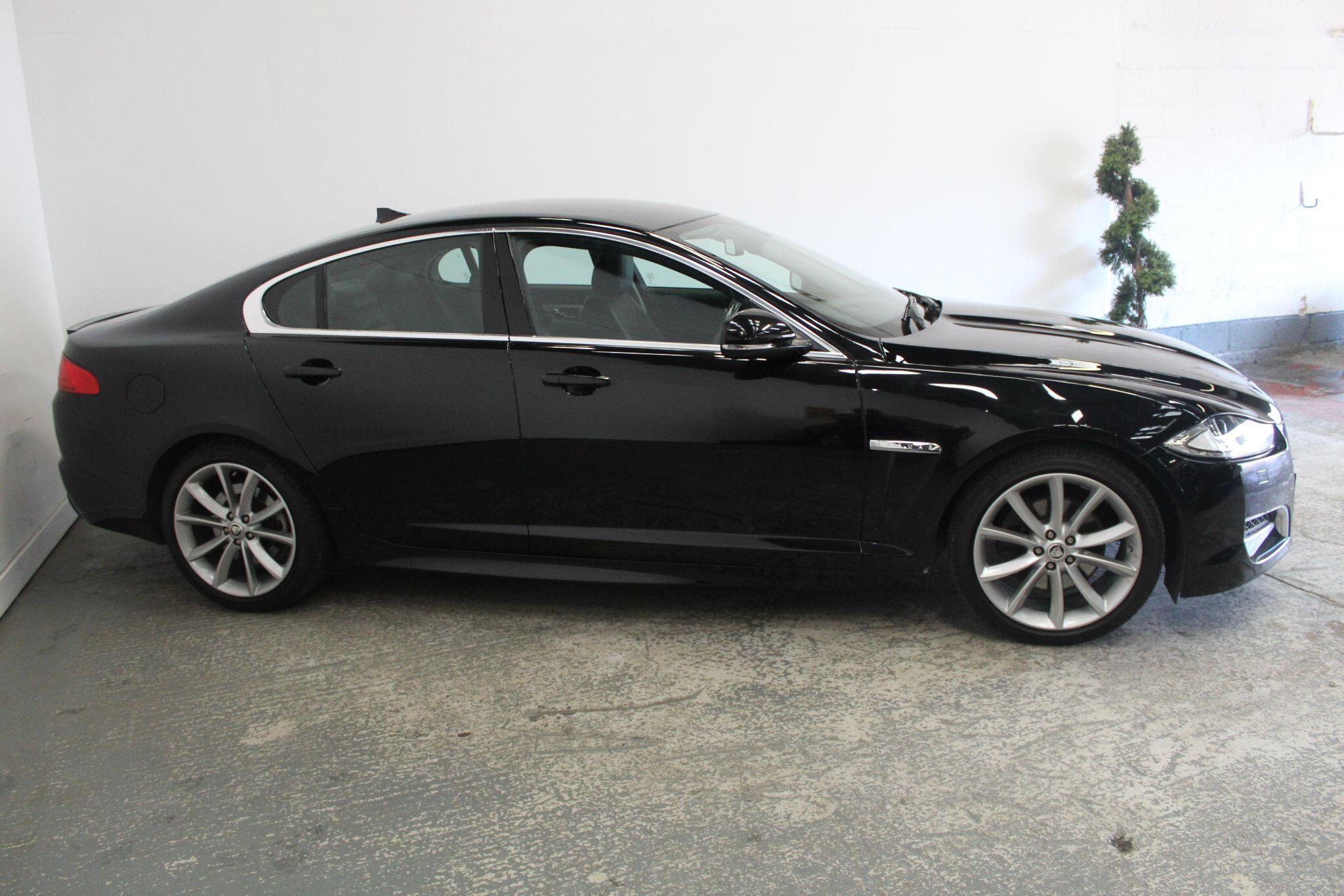 Jaguar XF view 4