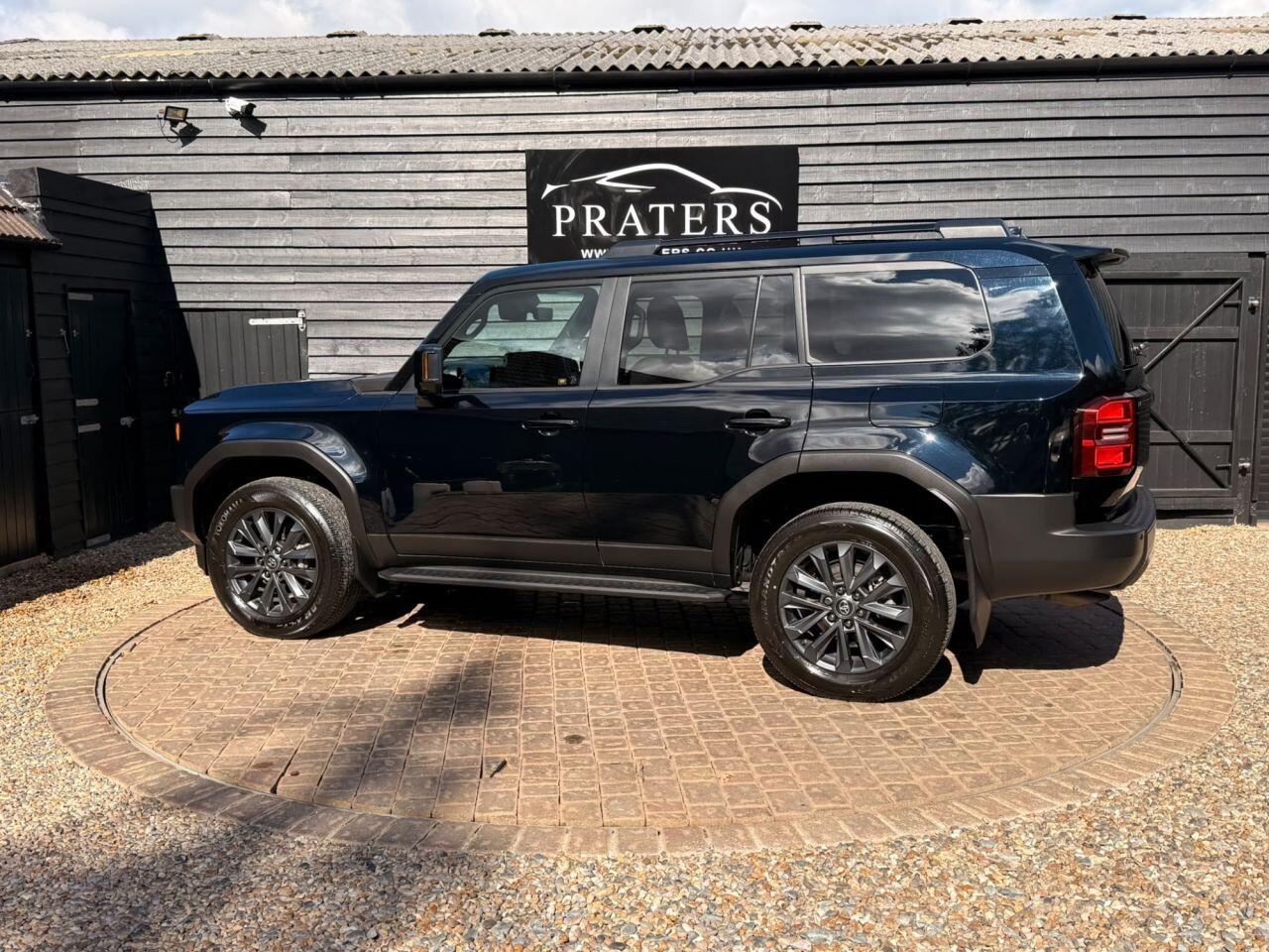 Toyota Land Cruiser view 22