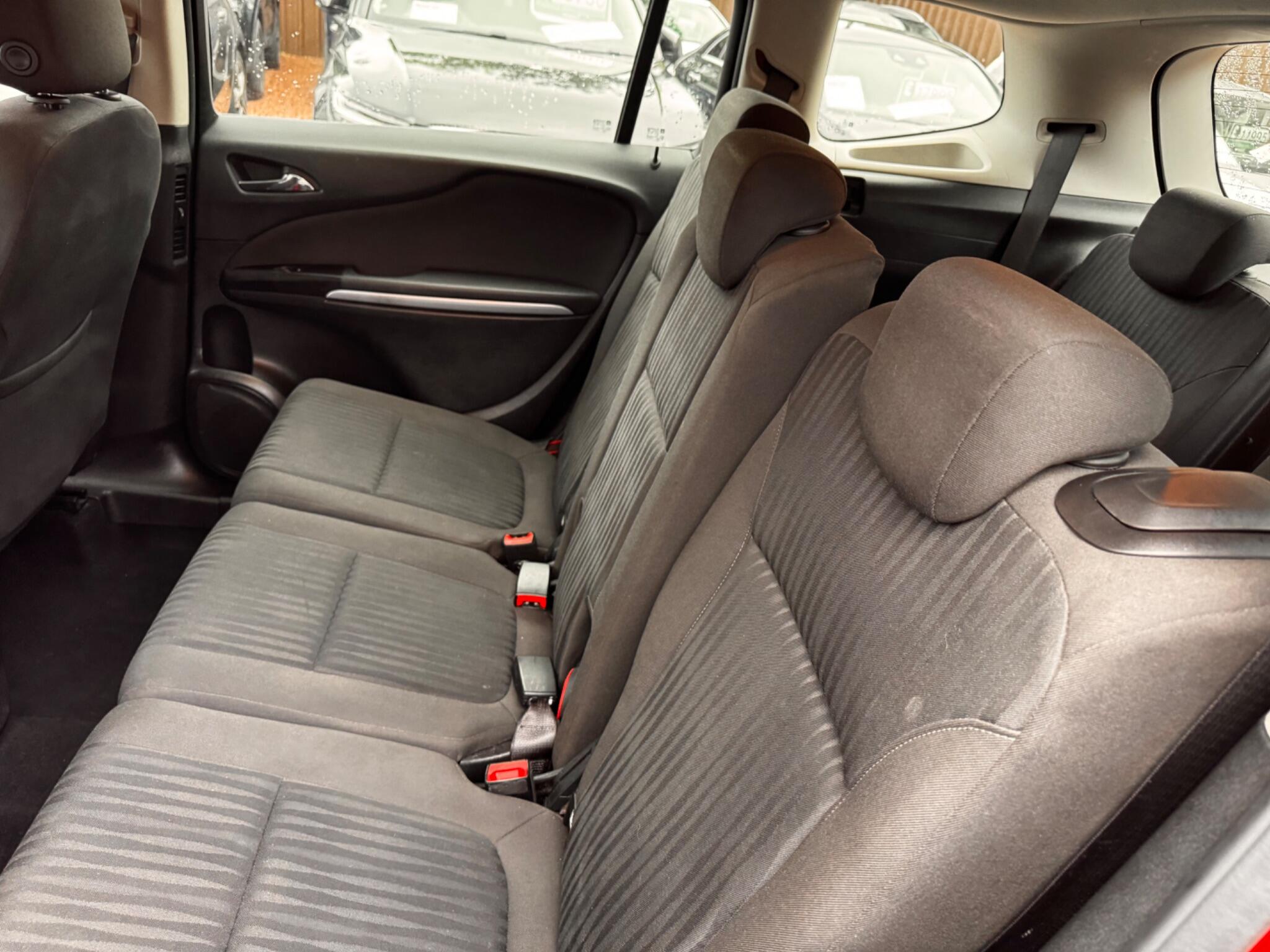 Vauxhall Zafira Tourer view 17