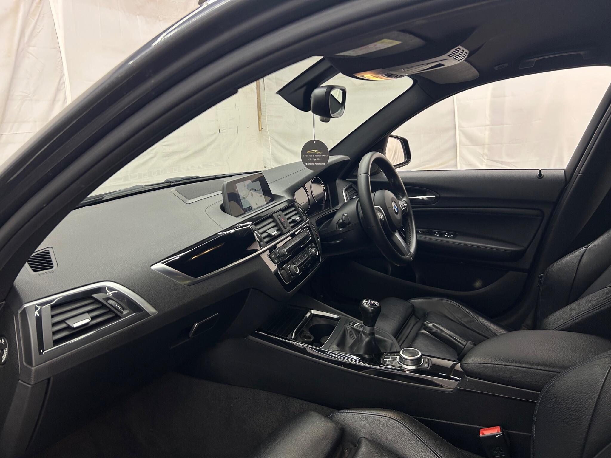 BMW 1 Series view 17