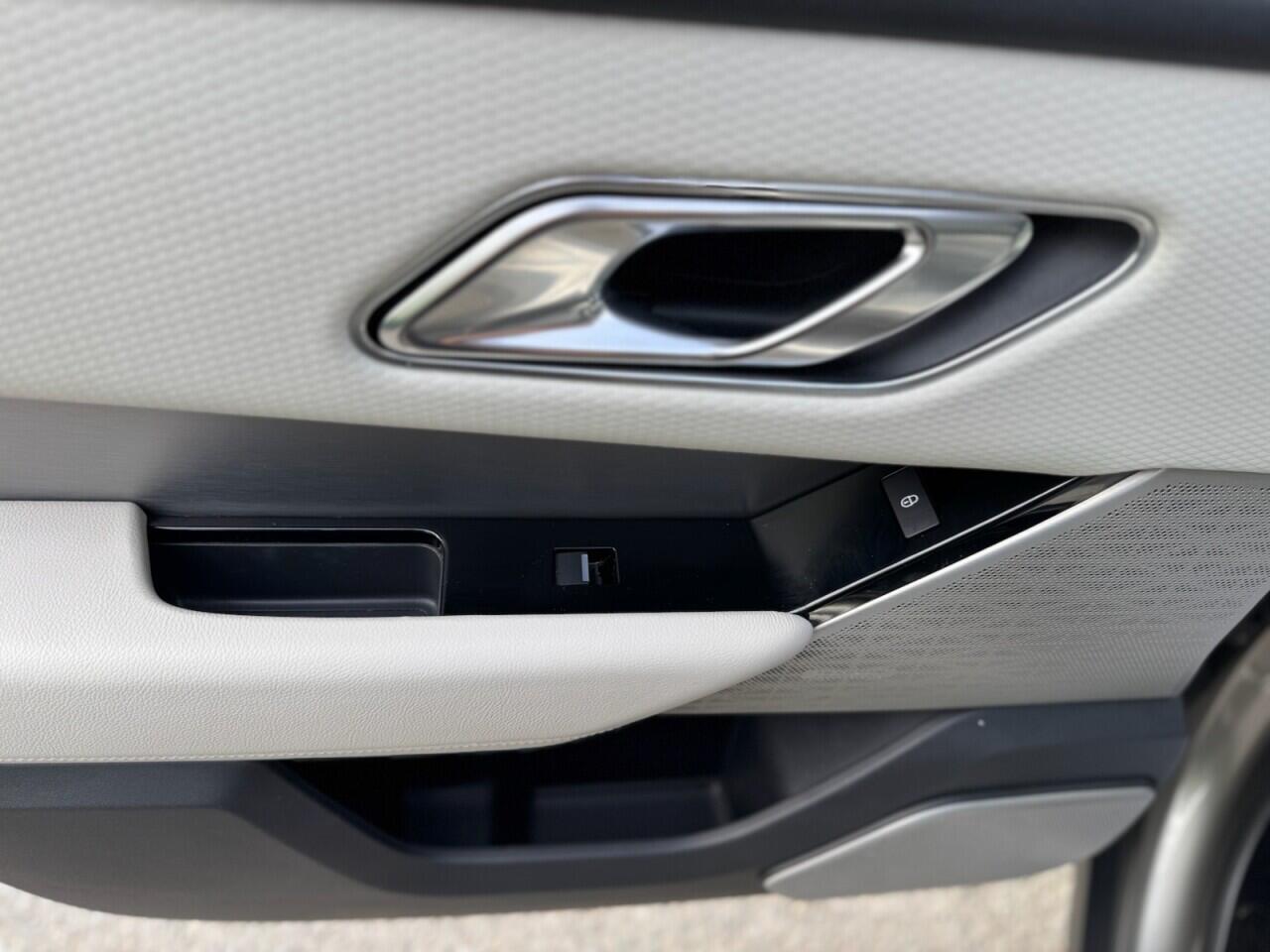 Land Rover Range Rover Velar view 26