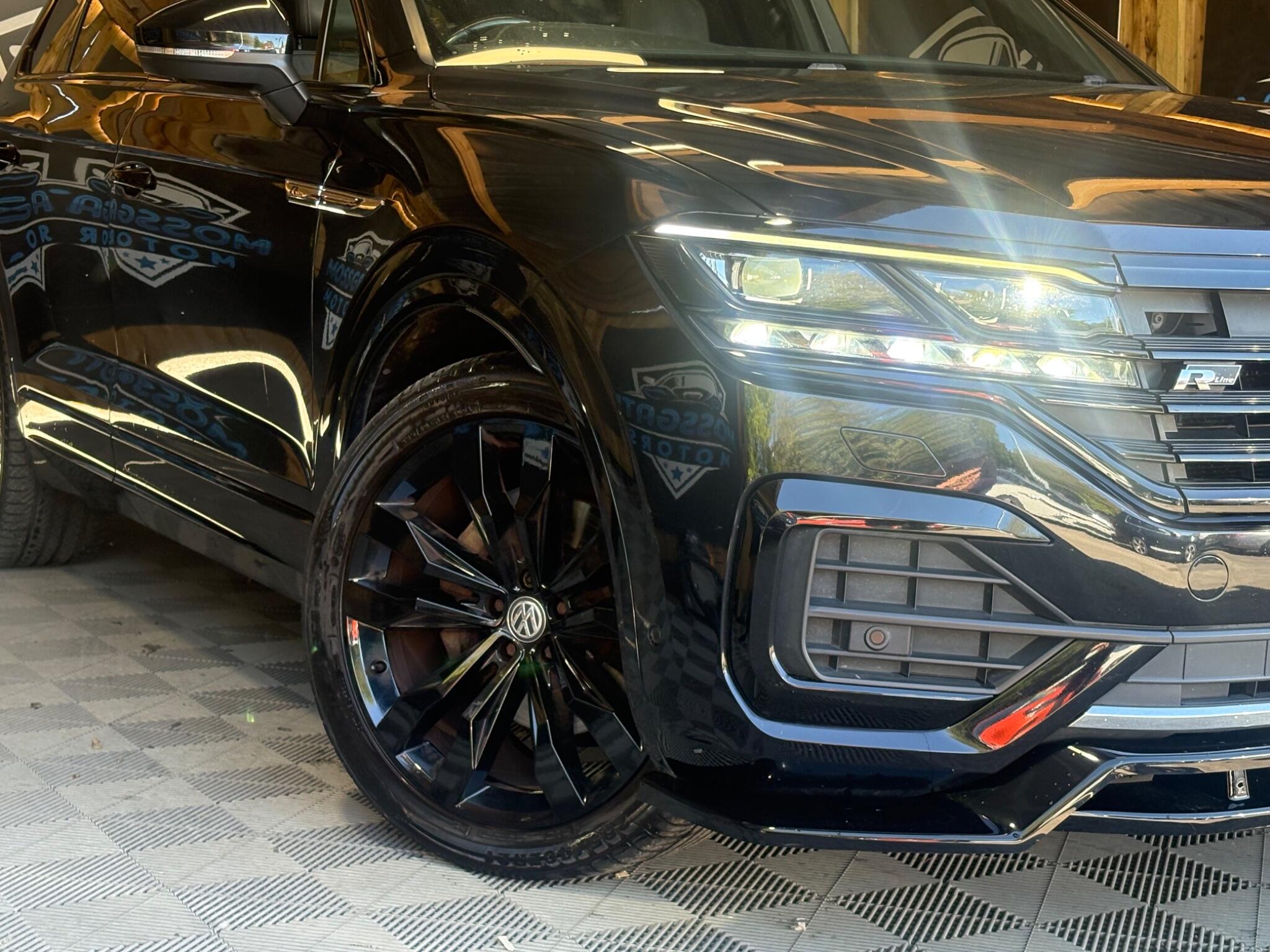 Volkswagen Touareg view 17