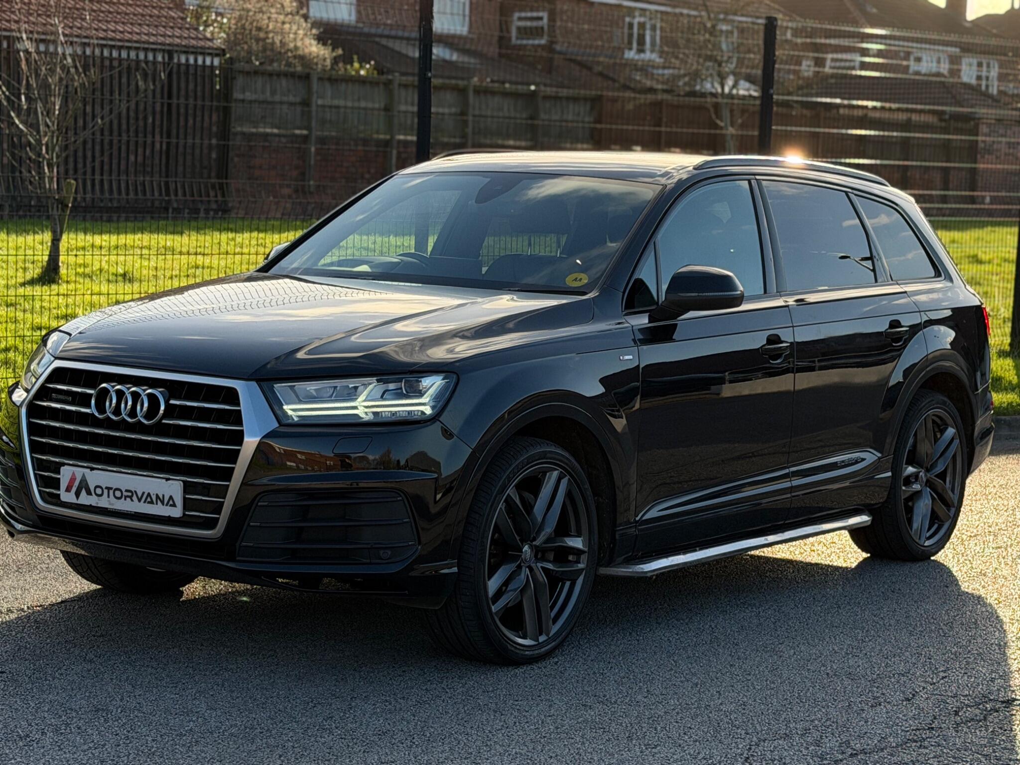 Audi Q7 view 7