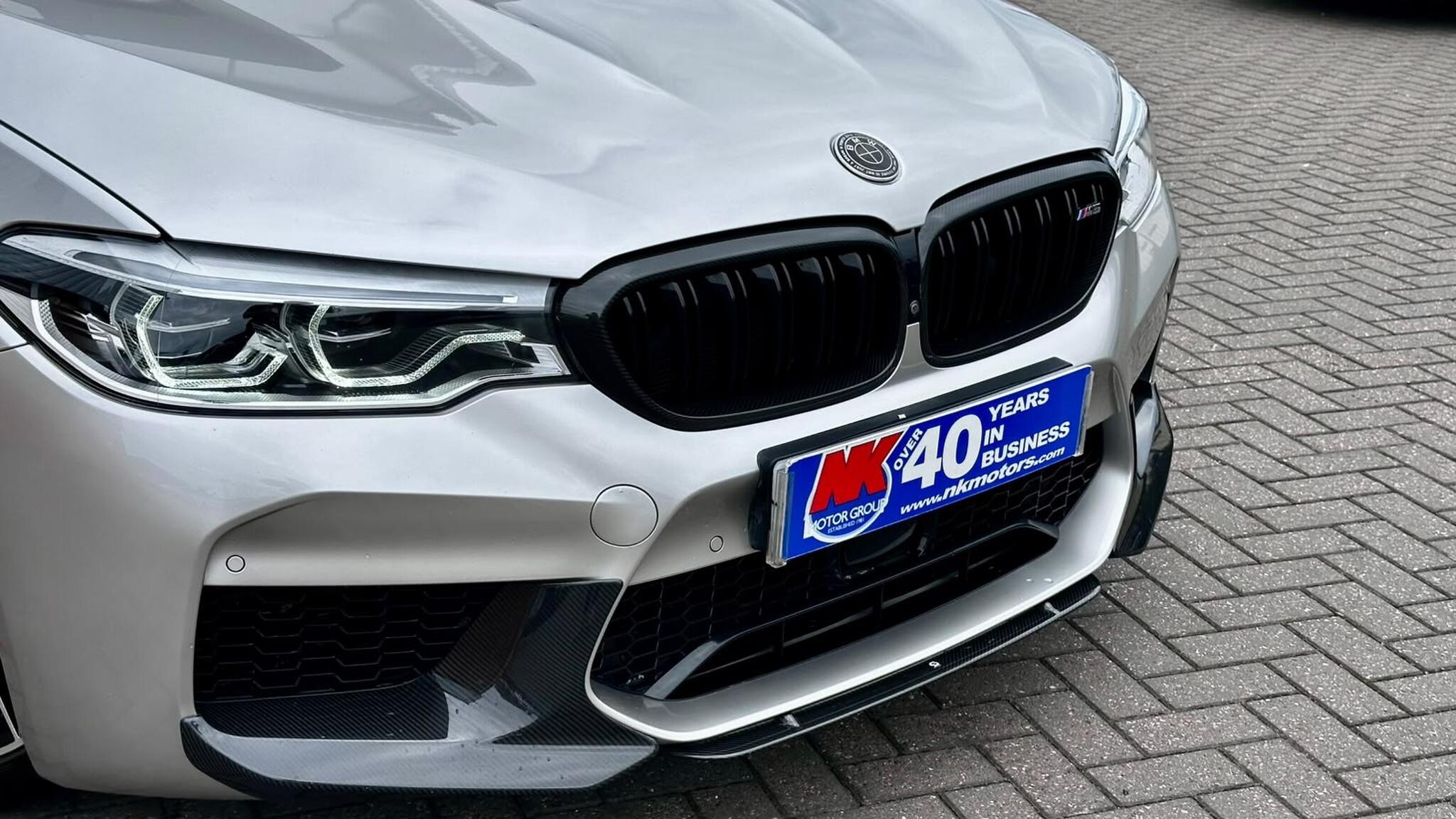 BMW M5 view 3