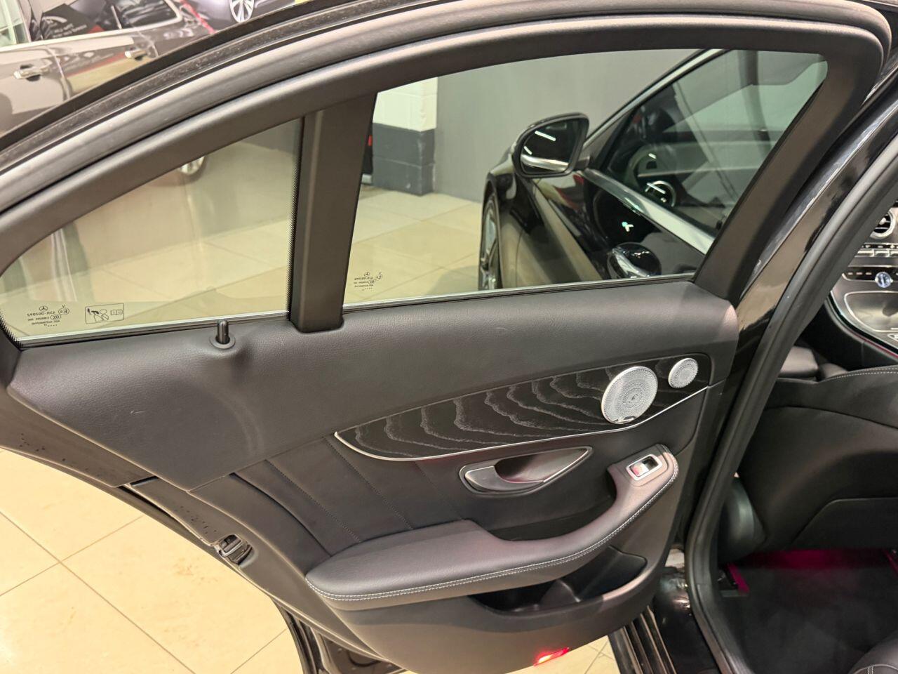 Mercedes-Benz C-Class view 34